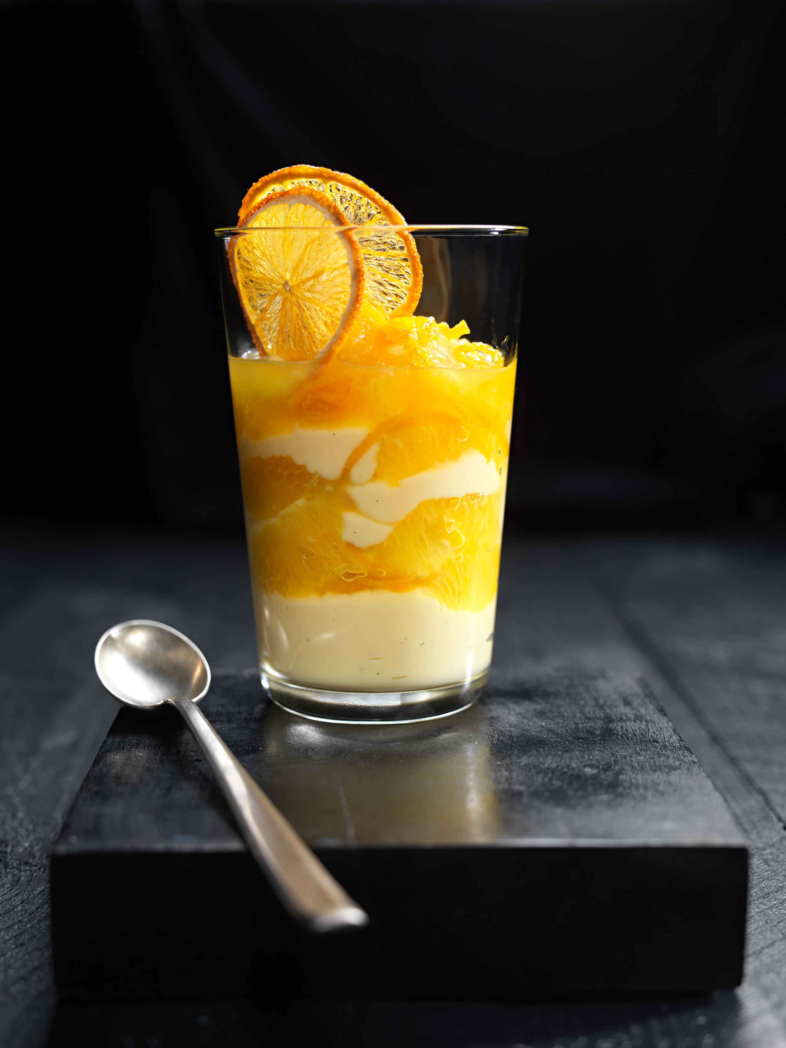 Vanille-Kardamomcreme mit Orangen