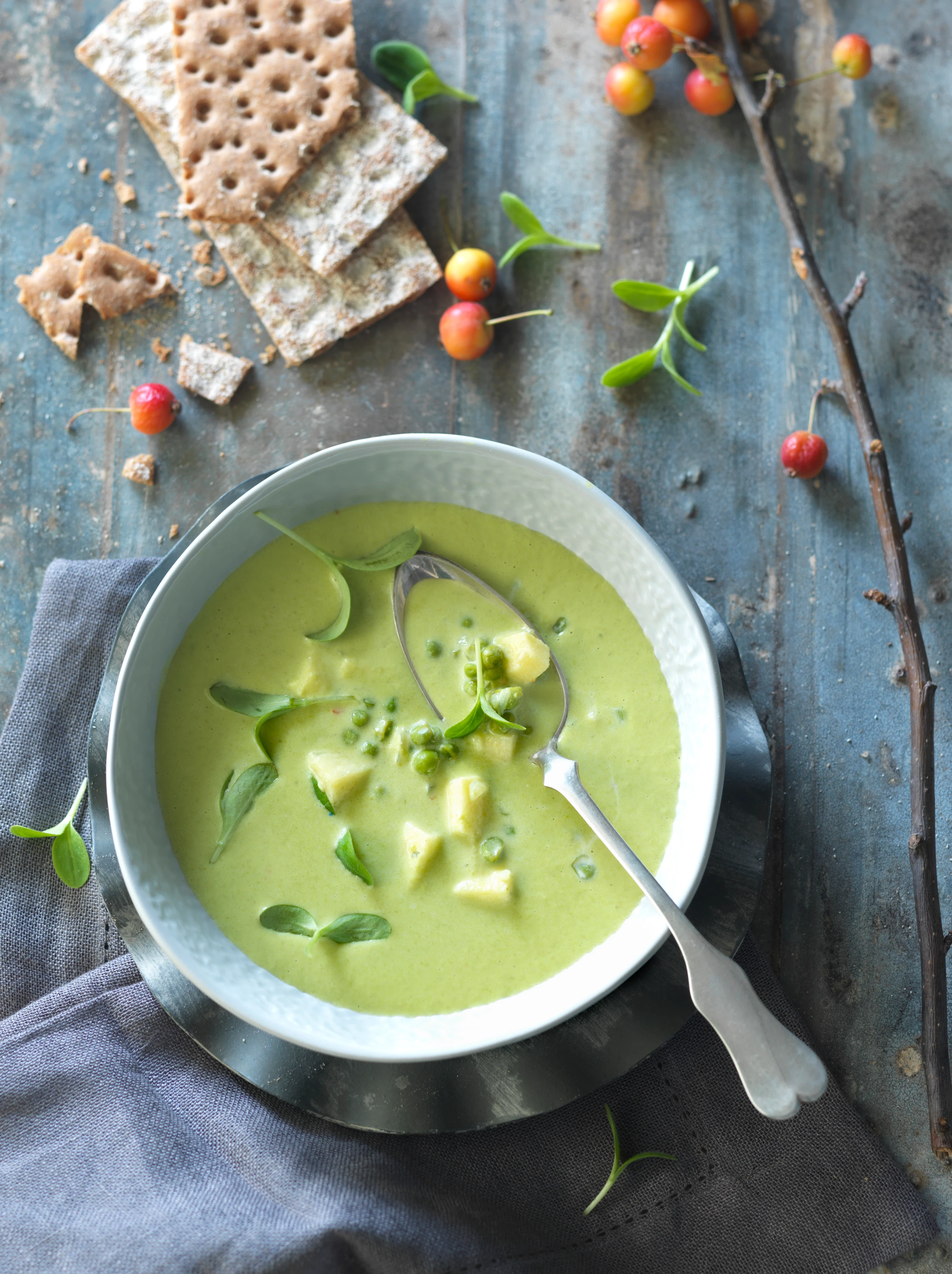 Erbsen-Apfelsuppe mit Kresse
