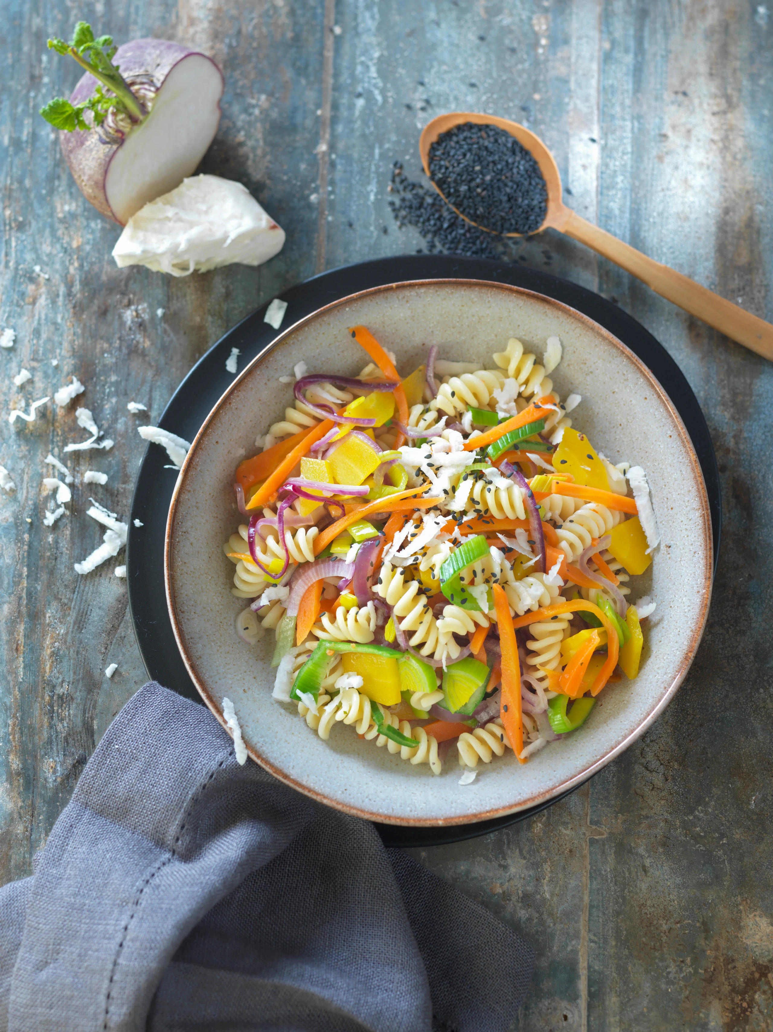 Fusilli mit Wurzelgemüse und Rettich