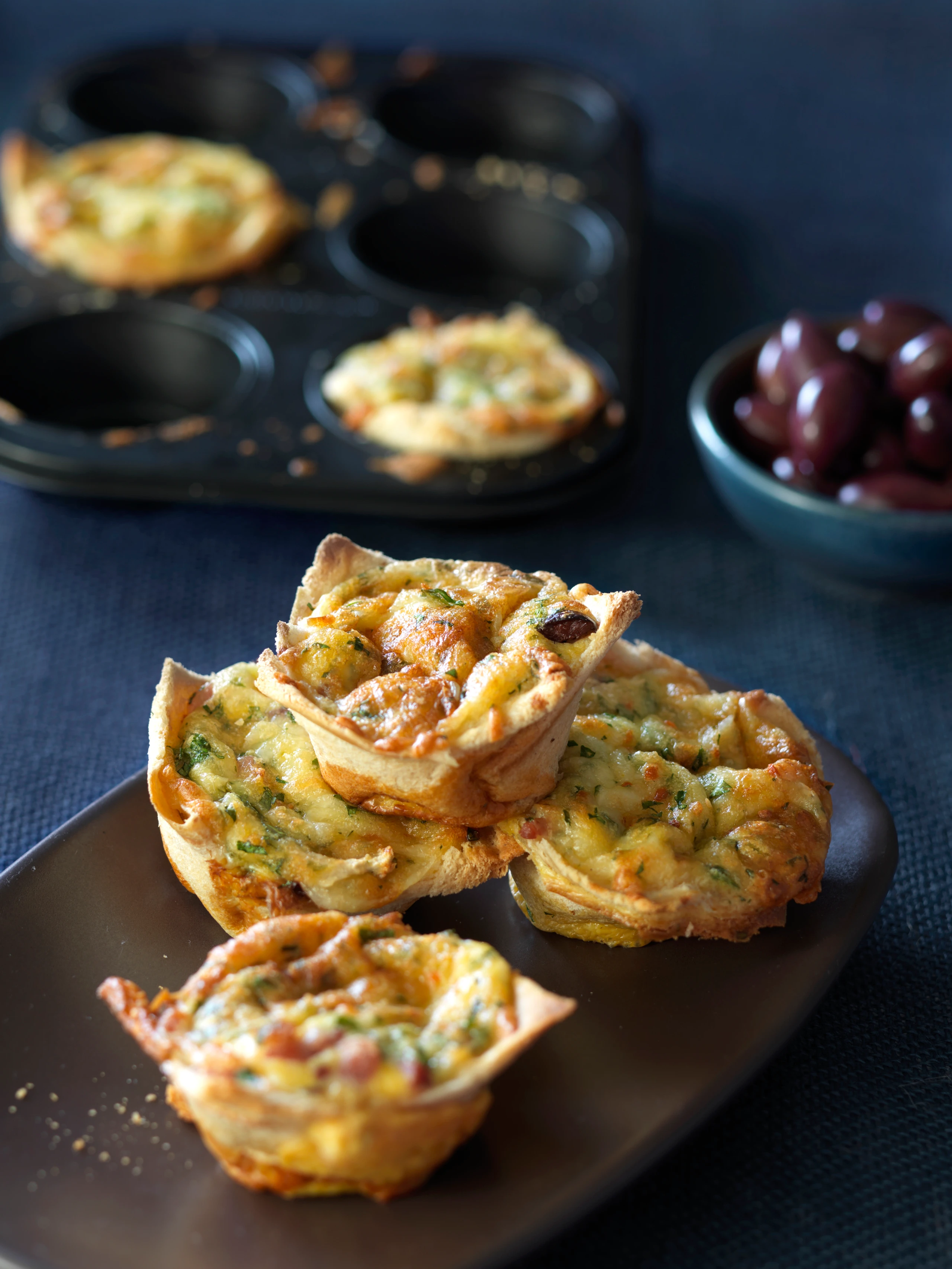Schinken-Käse-Muffins mit Oliven