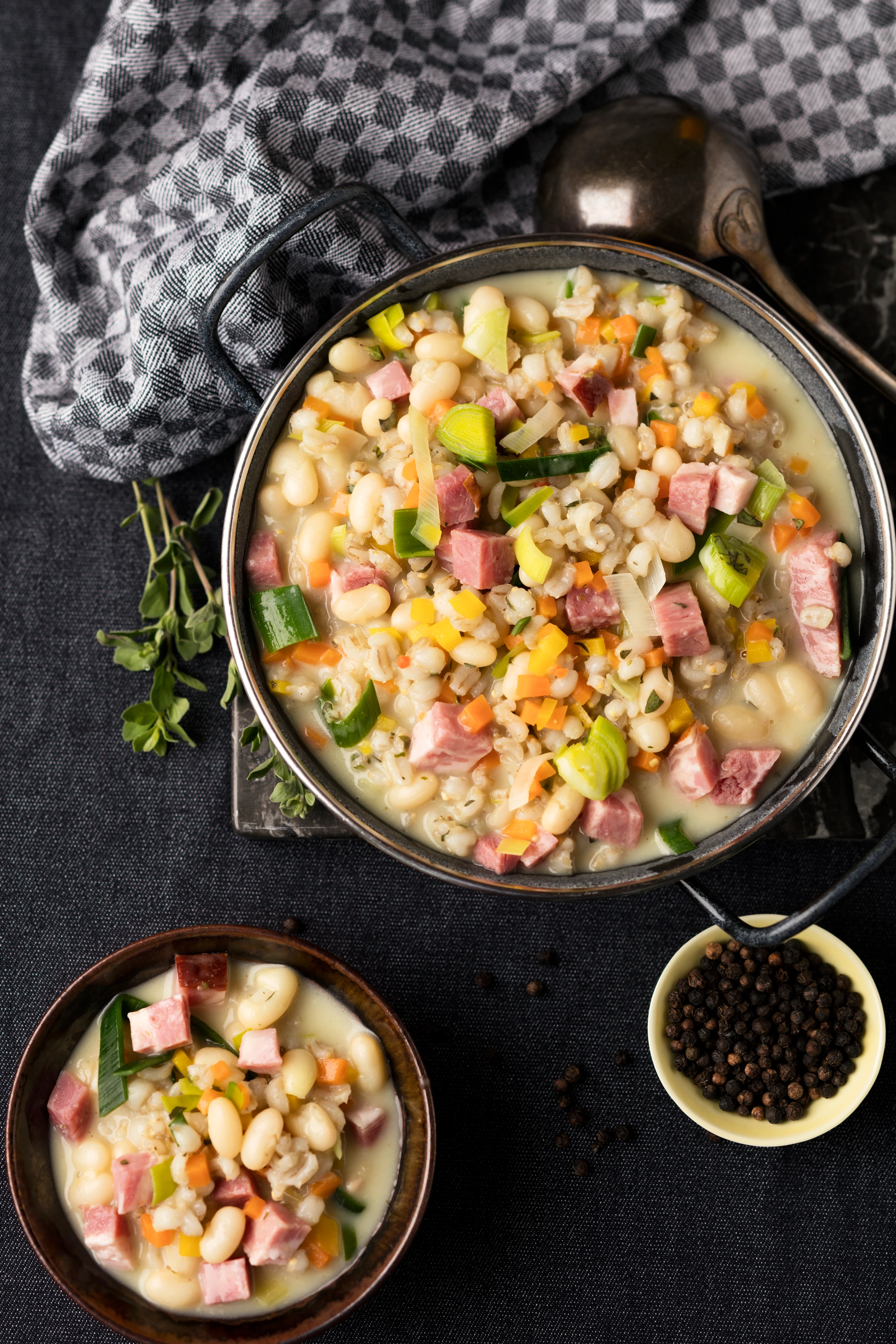 Ritschert mit Rollgerste, Bohnen und Selchfleisch