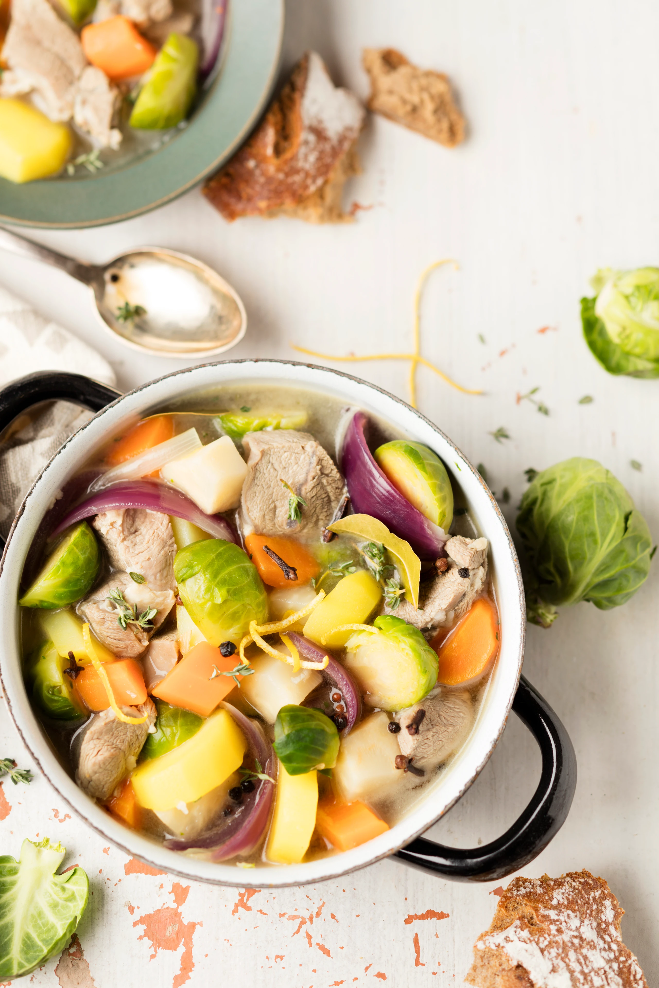 Lamm-Eintopf mit Kohl und Erdäpfeln