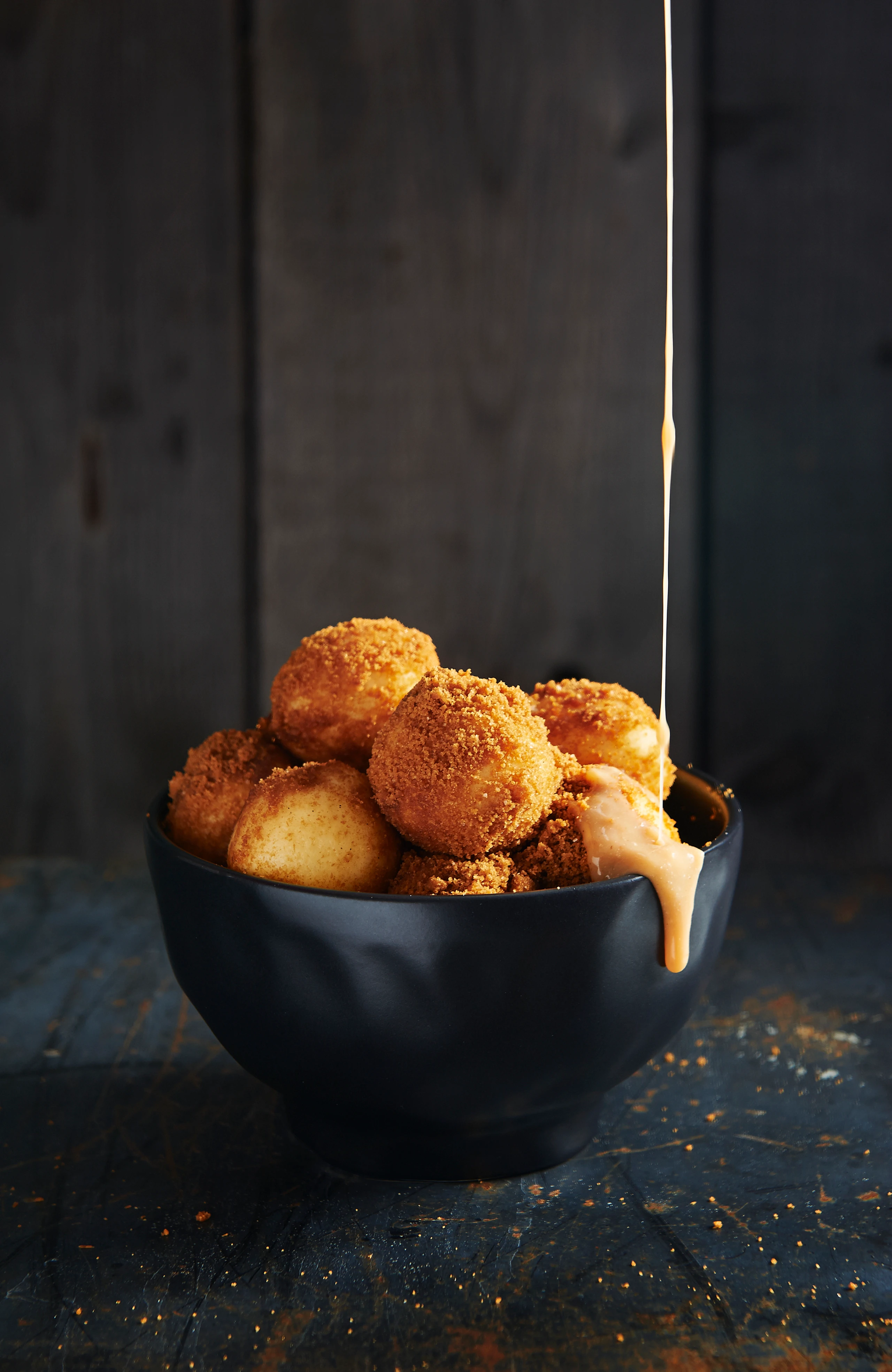 Mini-Grießknödel mit Toffee-Zimtsauce