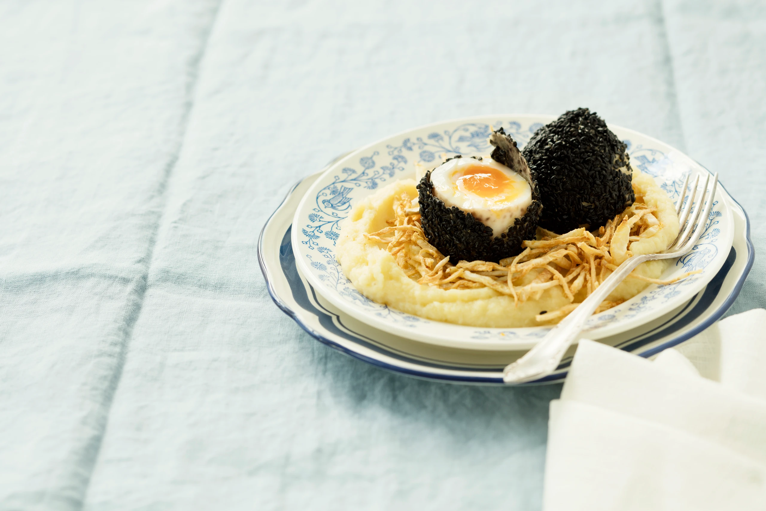 Gebackenes Ei mit Selleriepüree