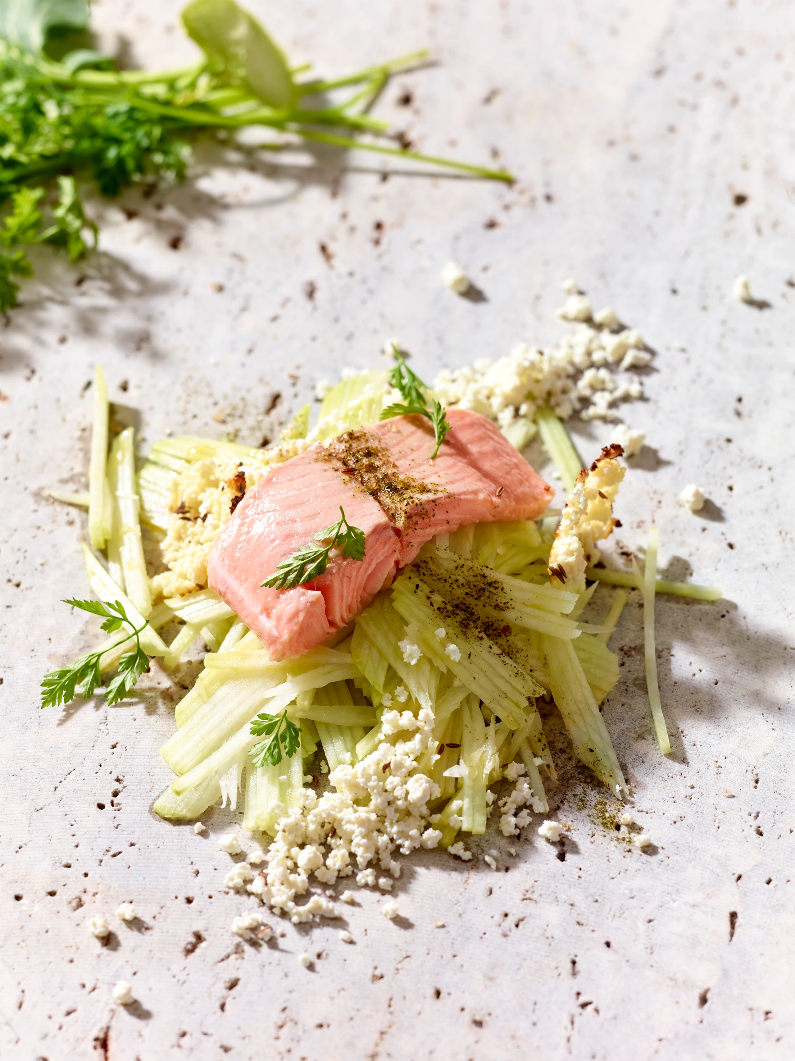 Lachsforelle in Buttermilch mit Kohlrabi