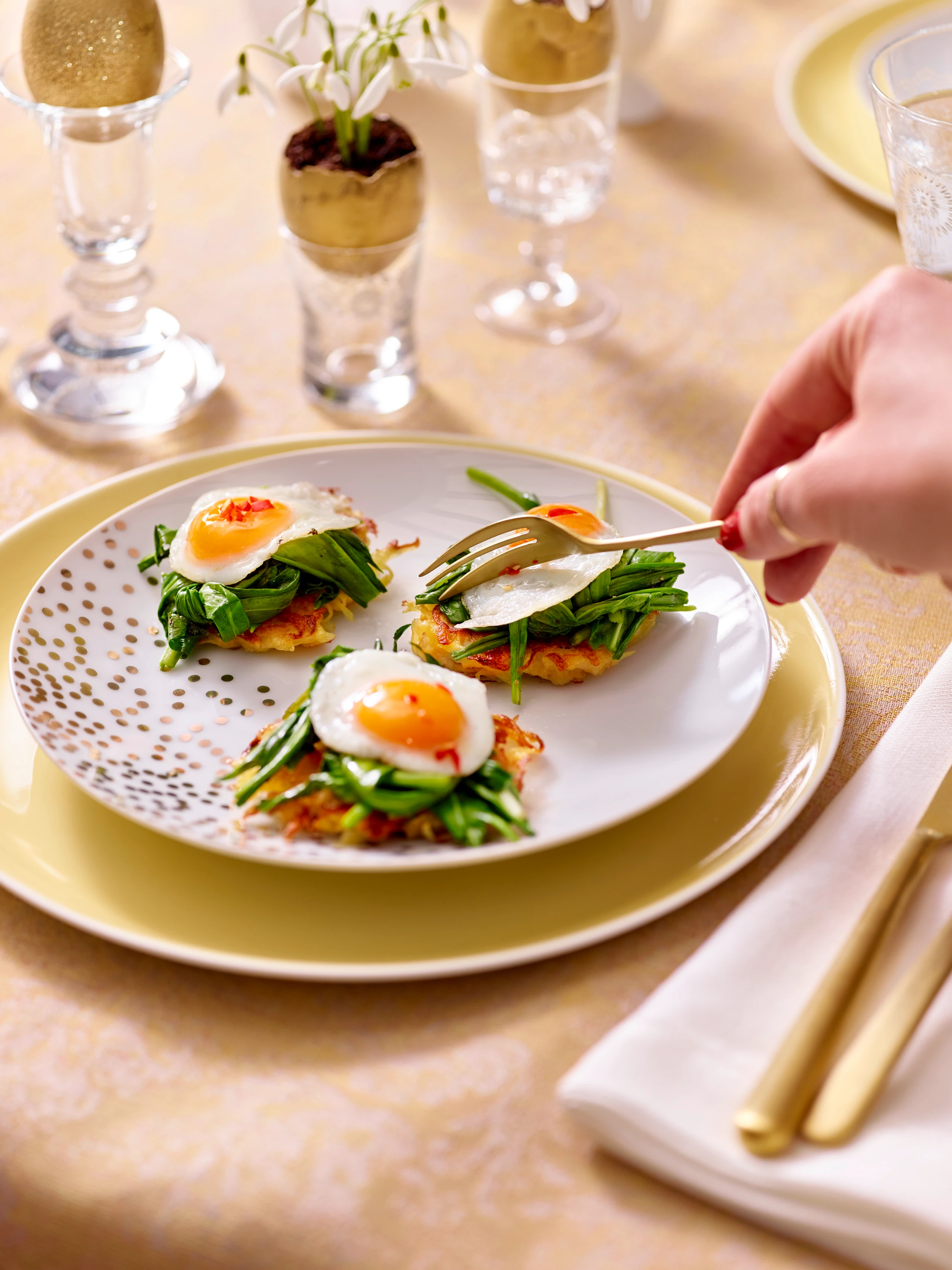 Rösti mit Bärlauch und Wachtel-Spiegelei