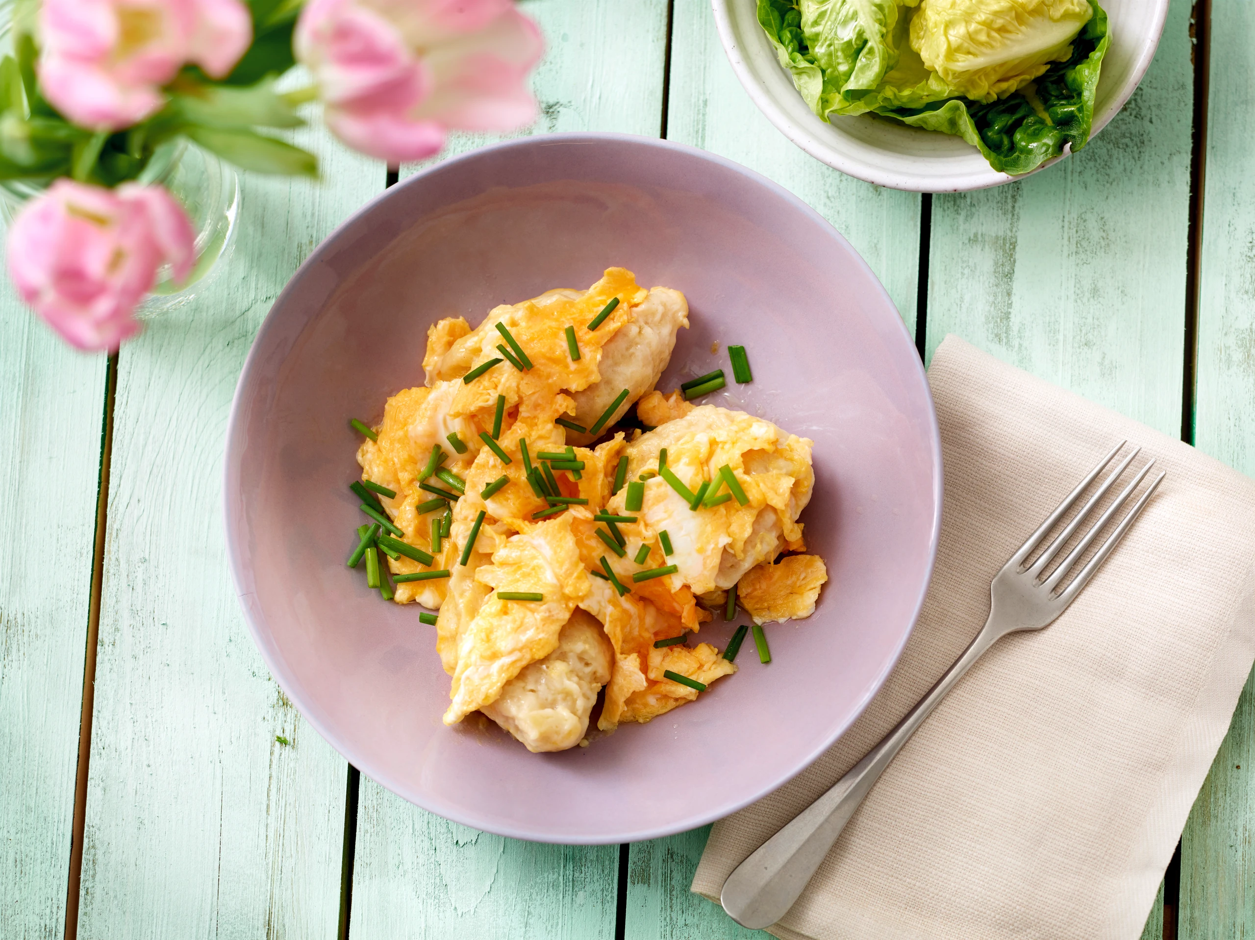 Eiernockerl mit Schnittlauch und Salat