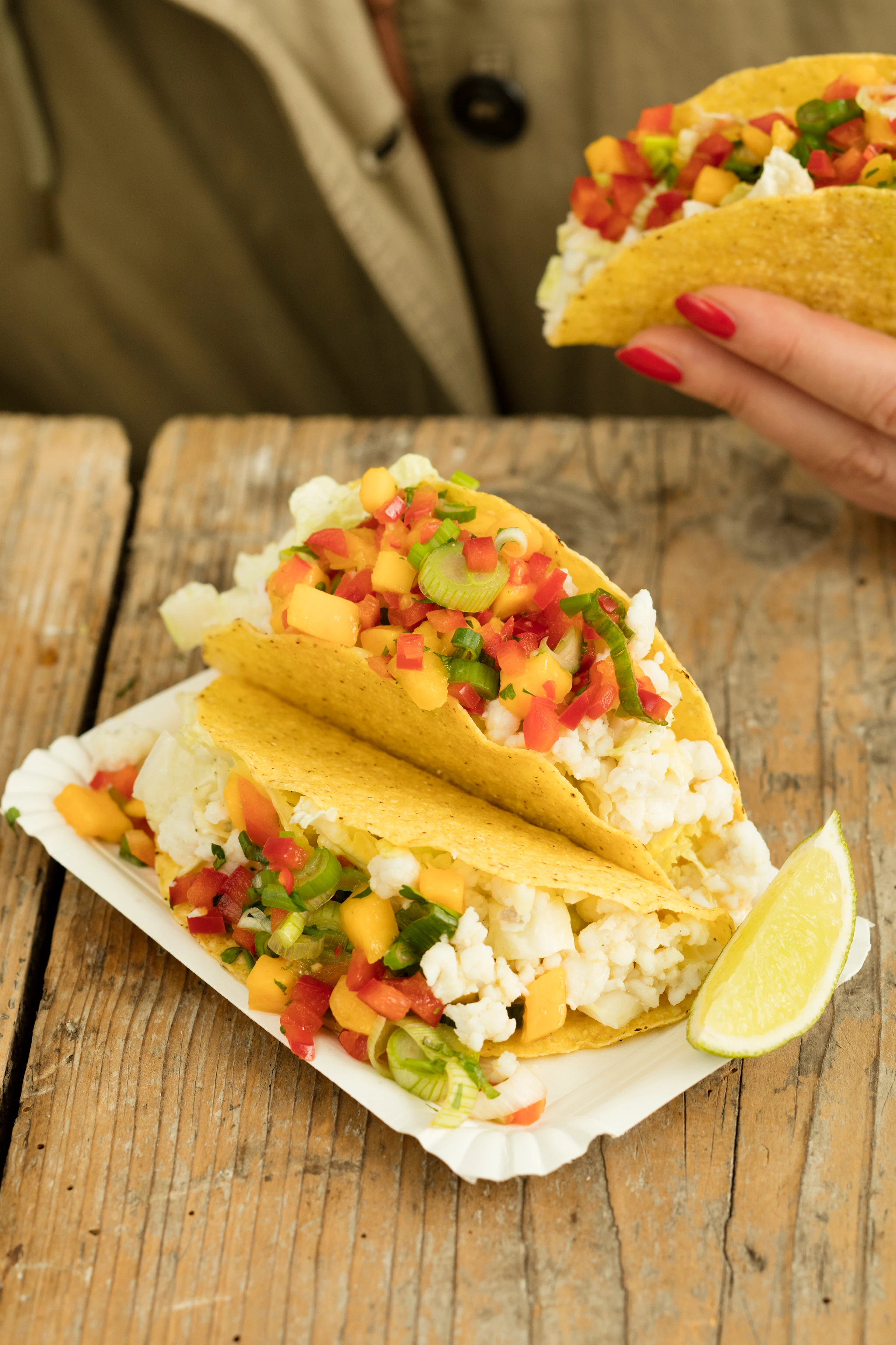Taco Shells mit Fisch-Kohlfülle und Mangosalsa