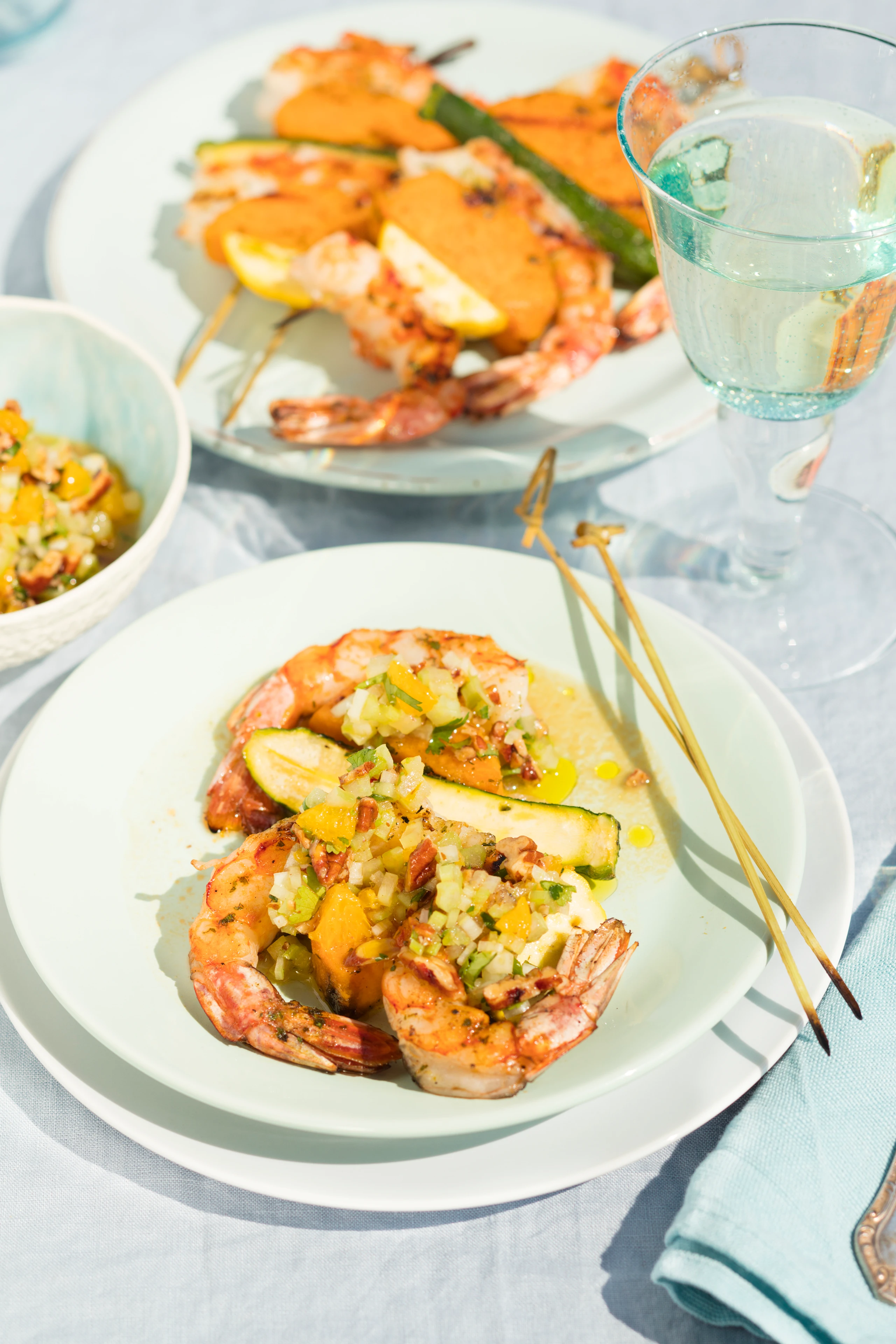 Garnelenspieße mit Zucchini und Kürbis