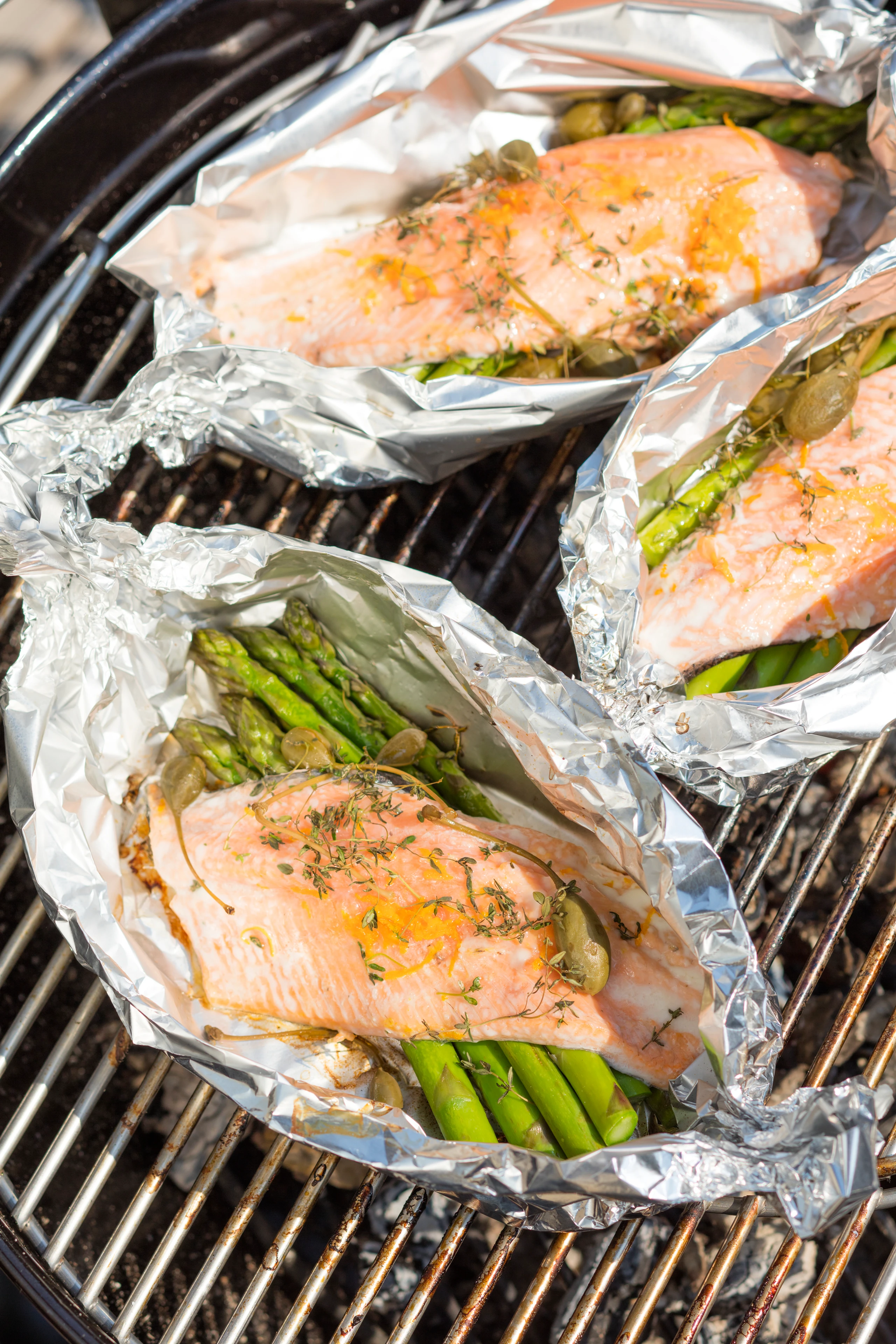 Lachsforelle und Spargel mit Paprika-Orangensalsa