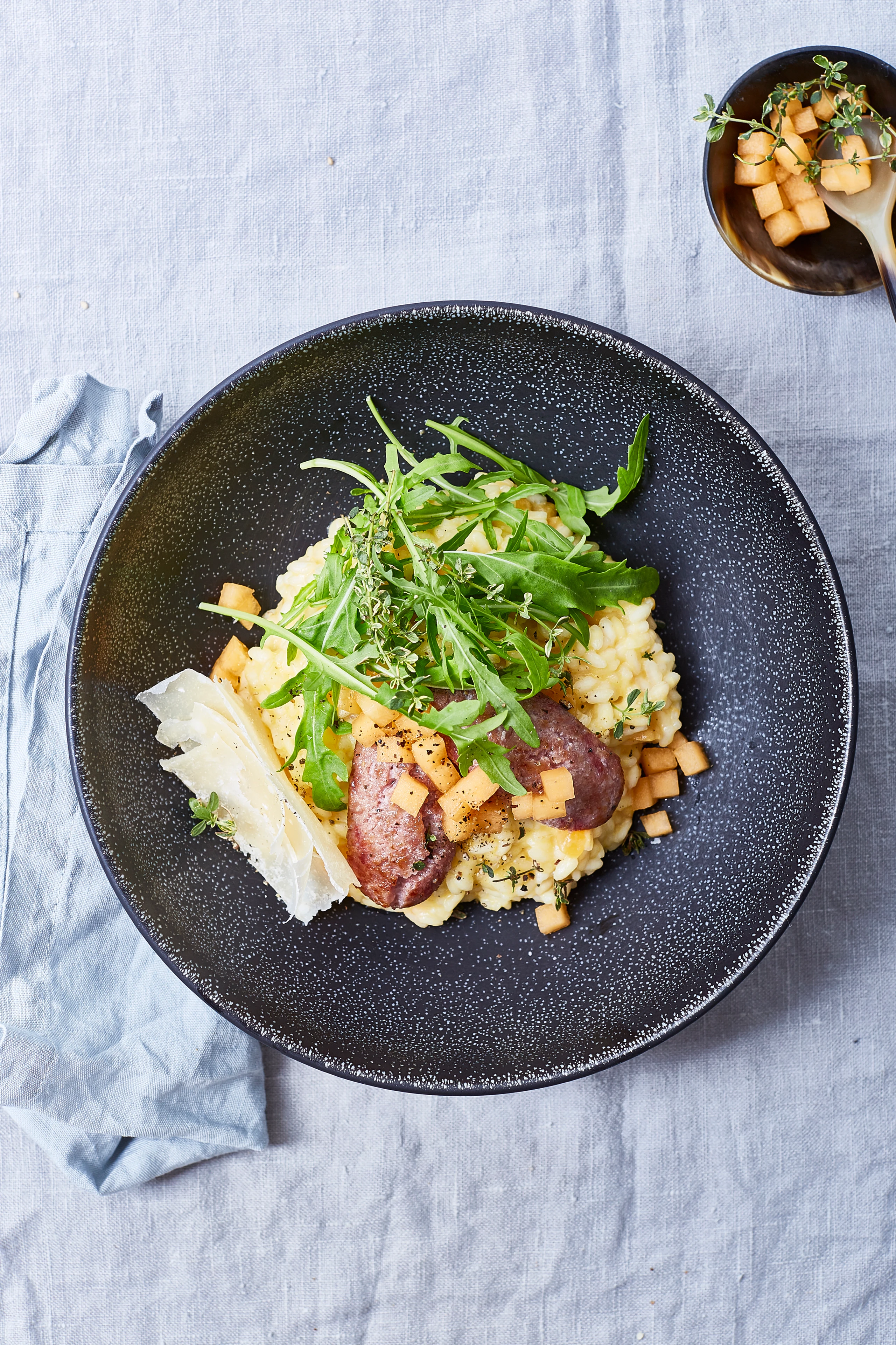 Zuckermelonenrisotto mit Salsiccia und Rucola