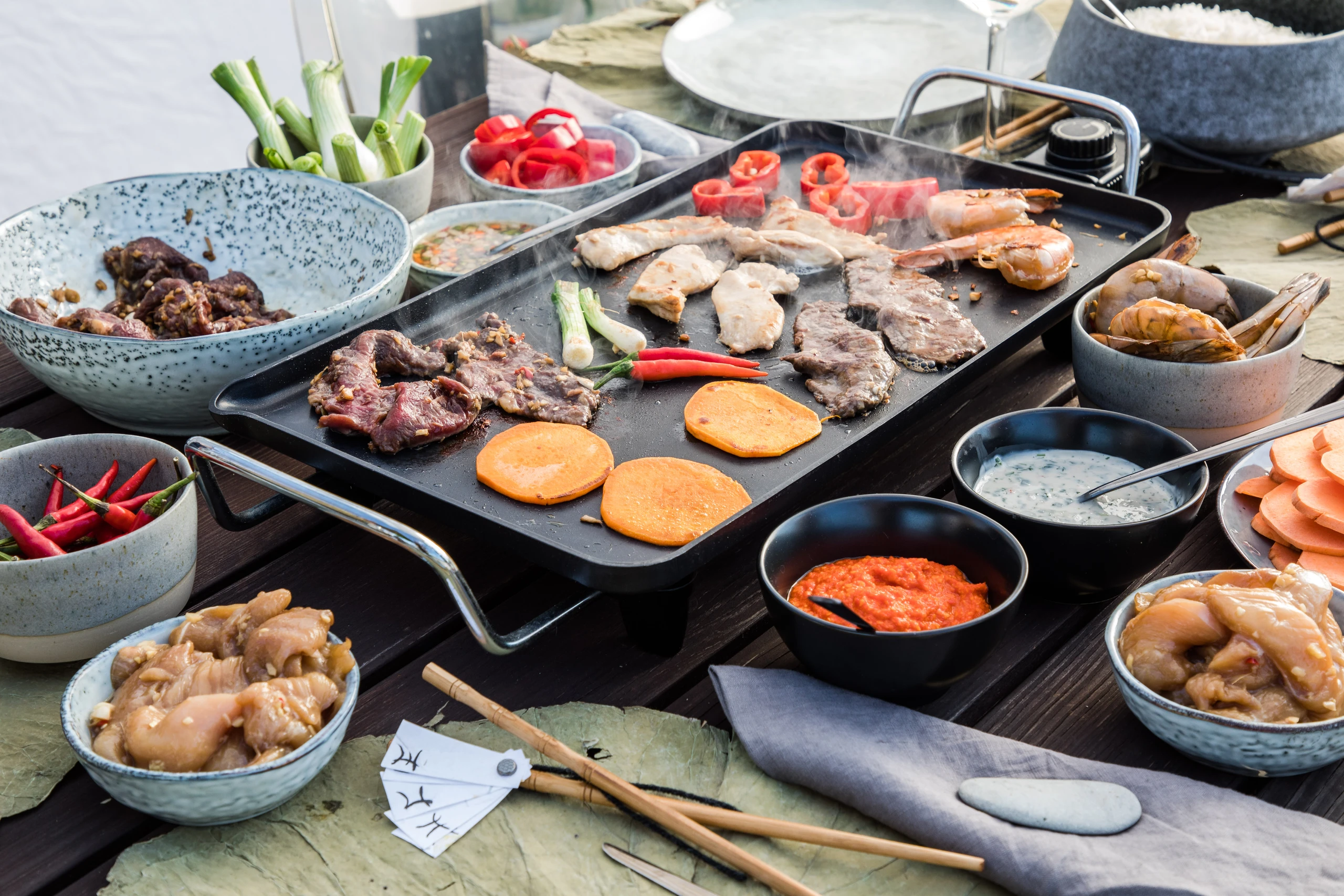 Fleisch, Garnelen und Gemüse vom Teppanyaki