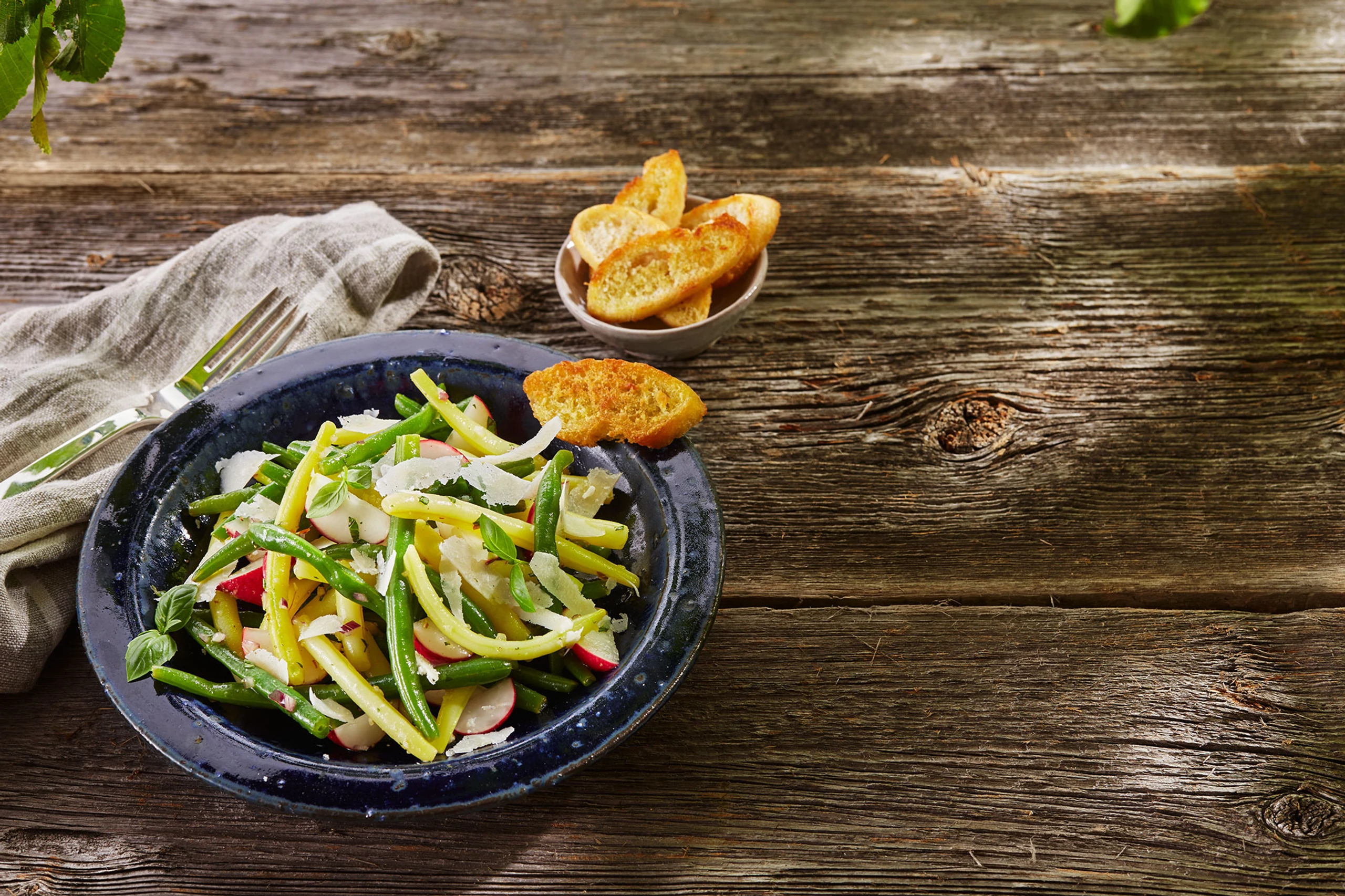 Fisolen-Radieschensalat mit Verjus-Dressing