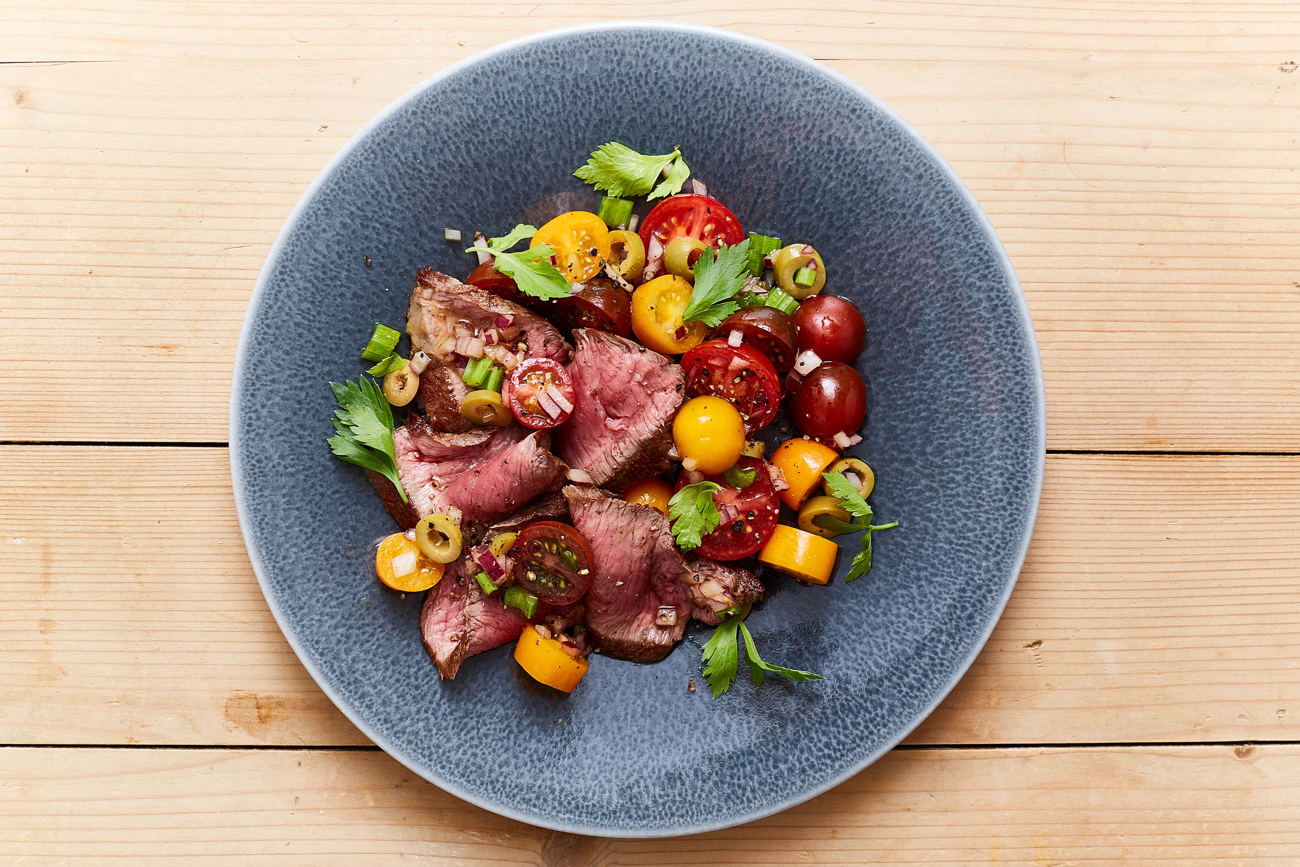 Flanksteak mit Bloody-Mary-Salat