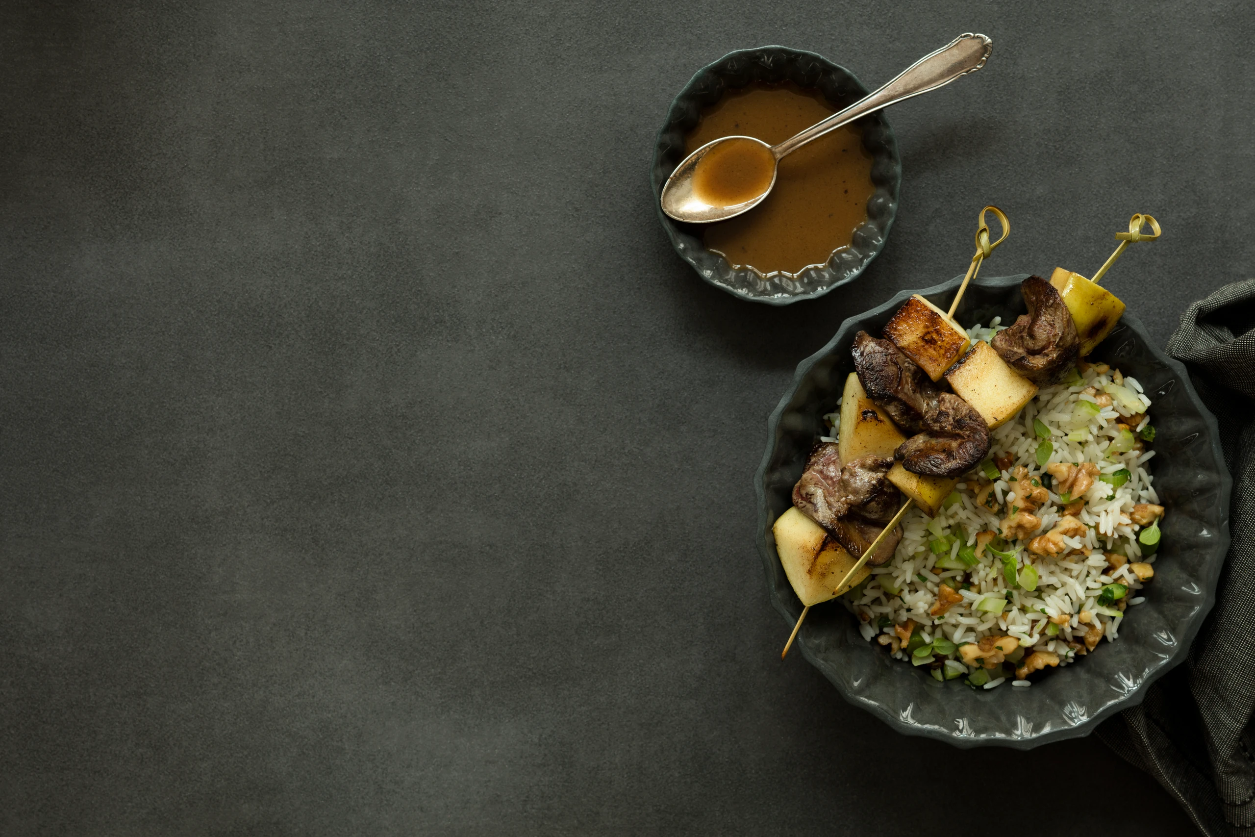 Hendelleber-Apfelspieße mit Nussreis