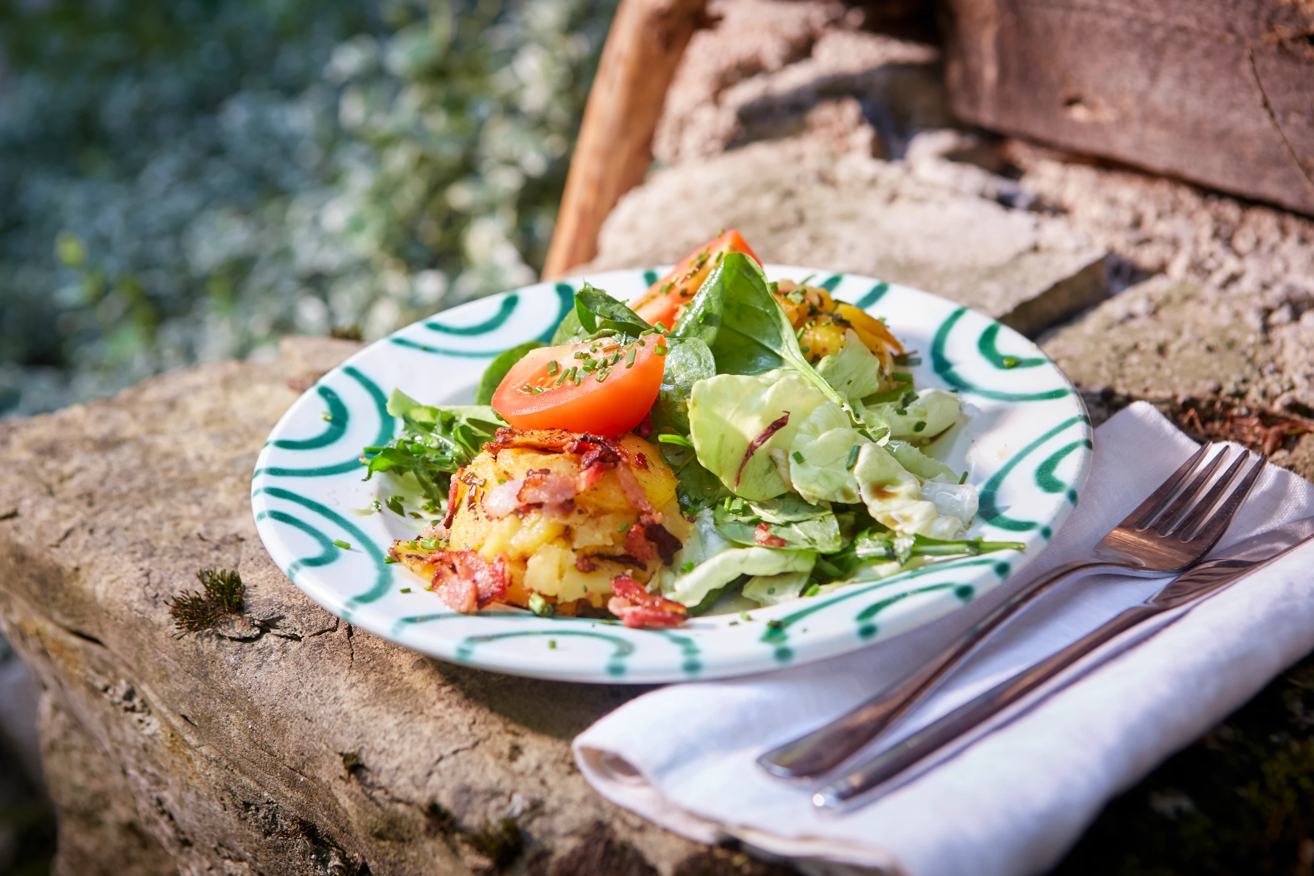 Blattsalat mit Speckgrammeln