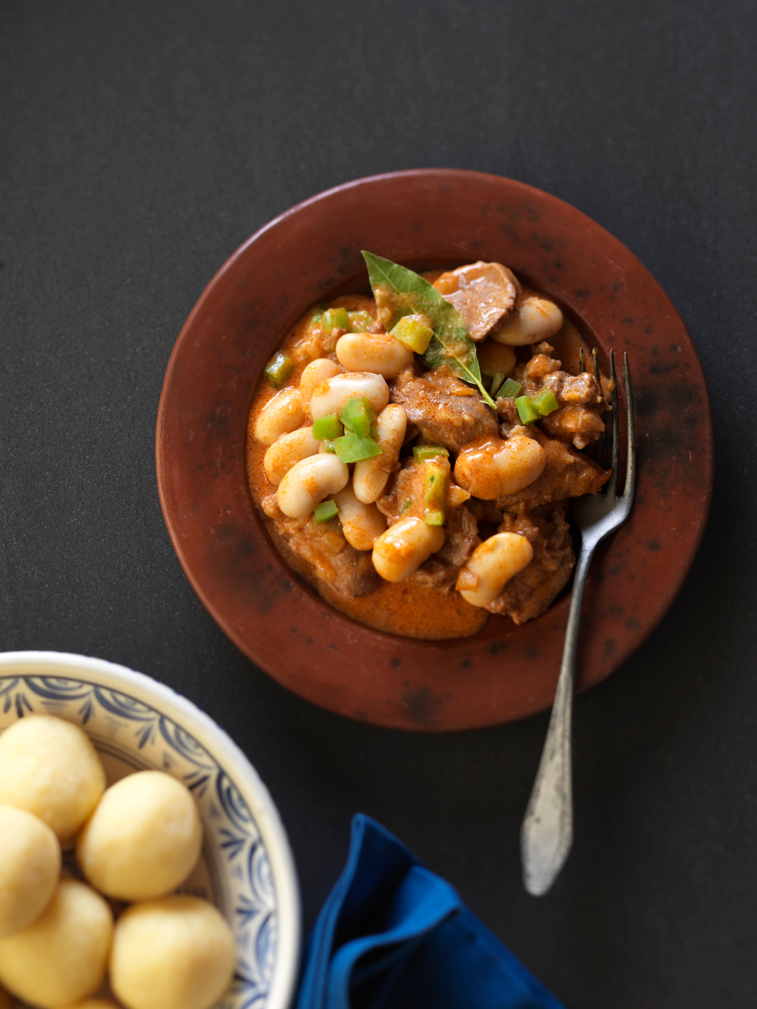 Lammgulasch mit Paprika und Bohnen