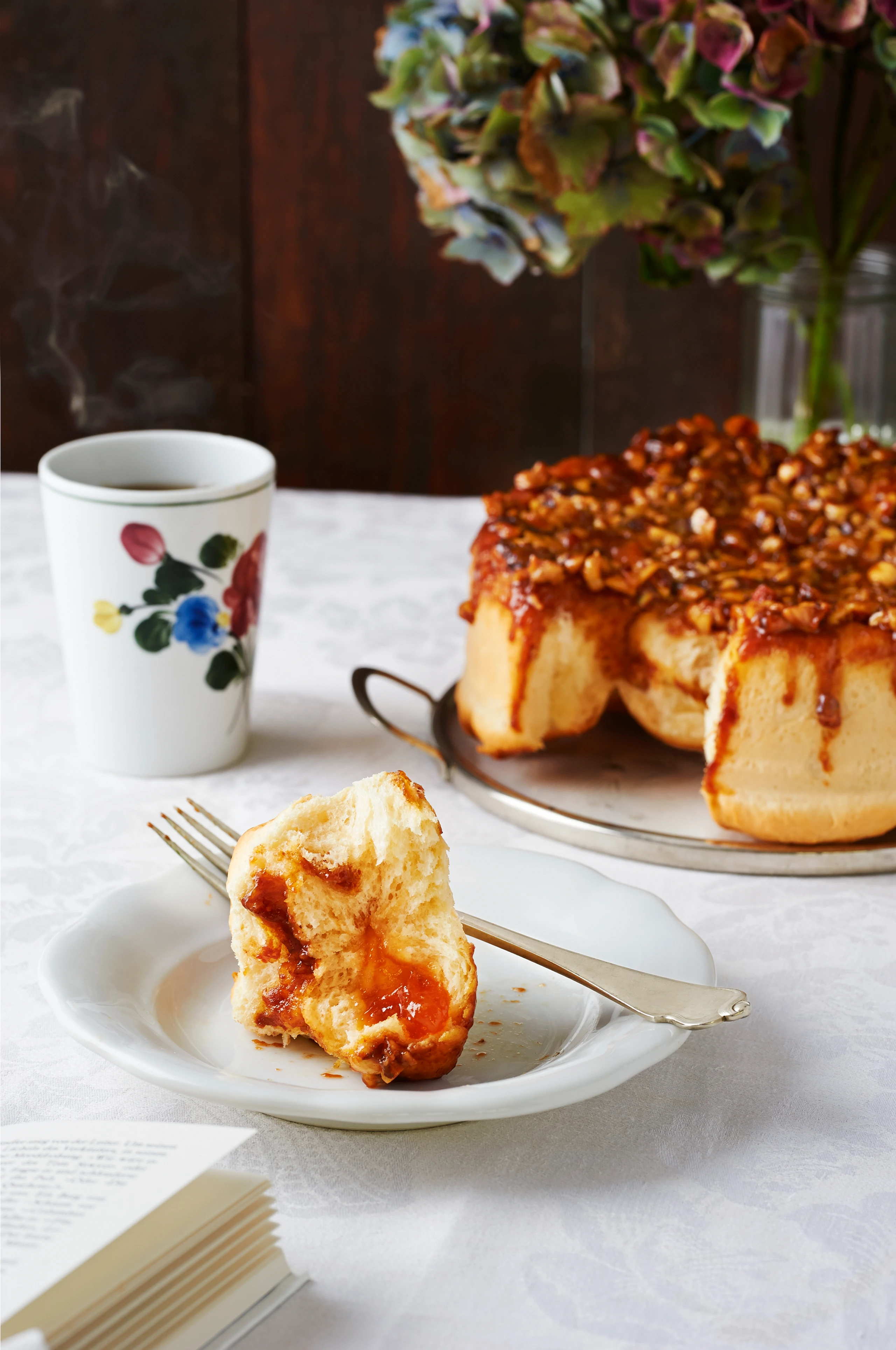 Verkehrte Buchteln mit Nüssen