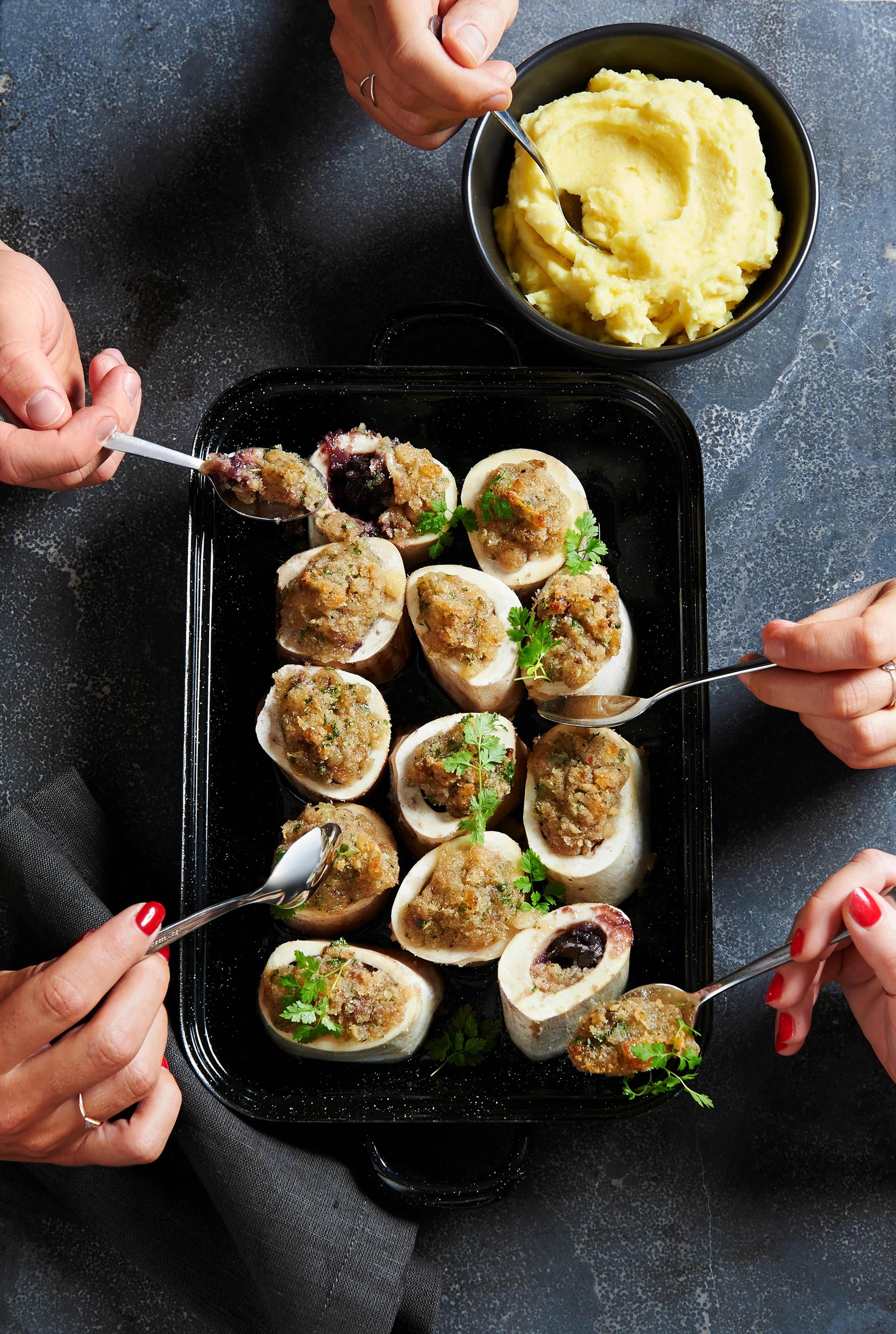 Weinbergschnecken im Markknochen