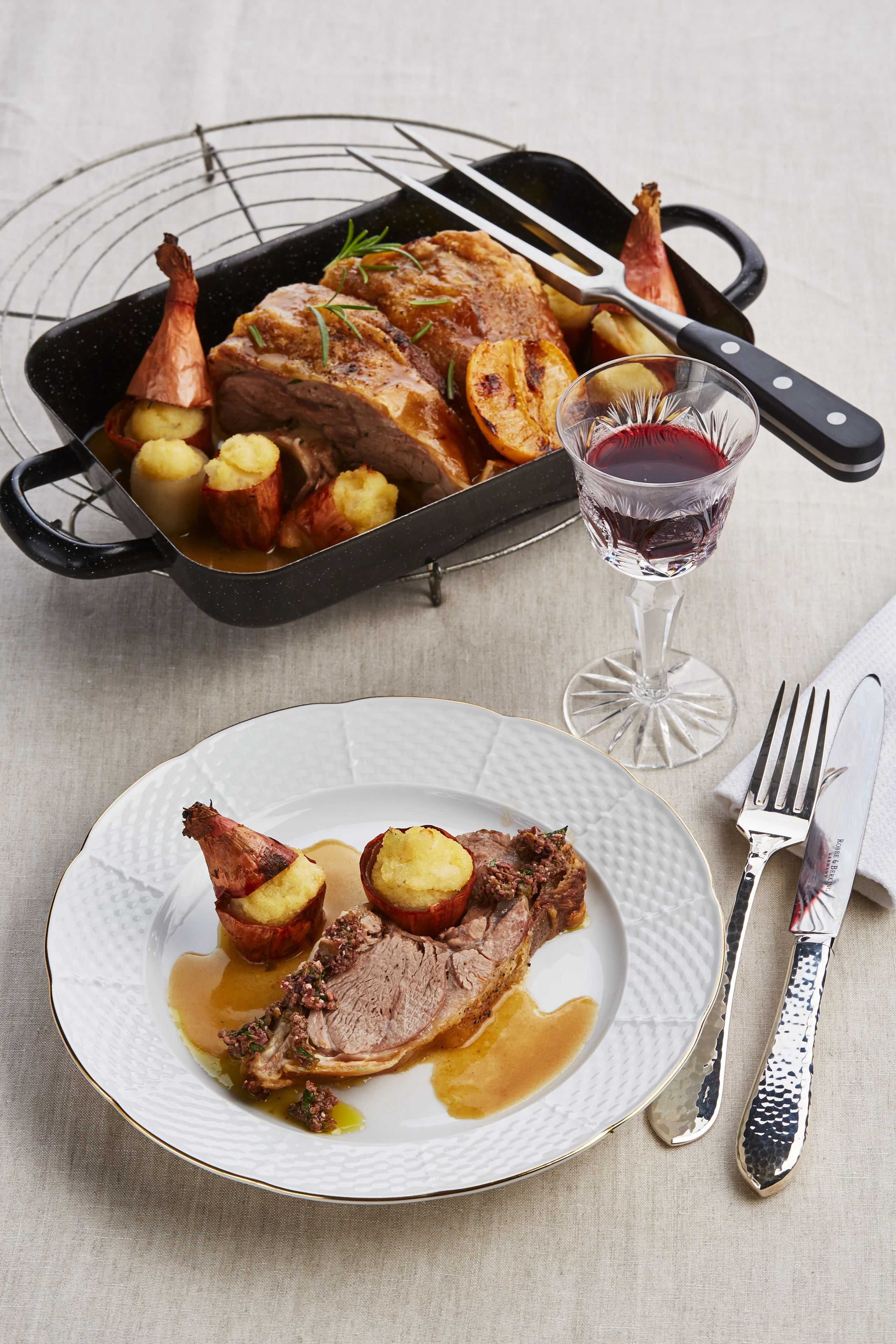 Lammschulter mit gefüllten Schalotten