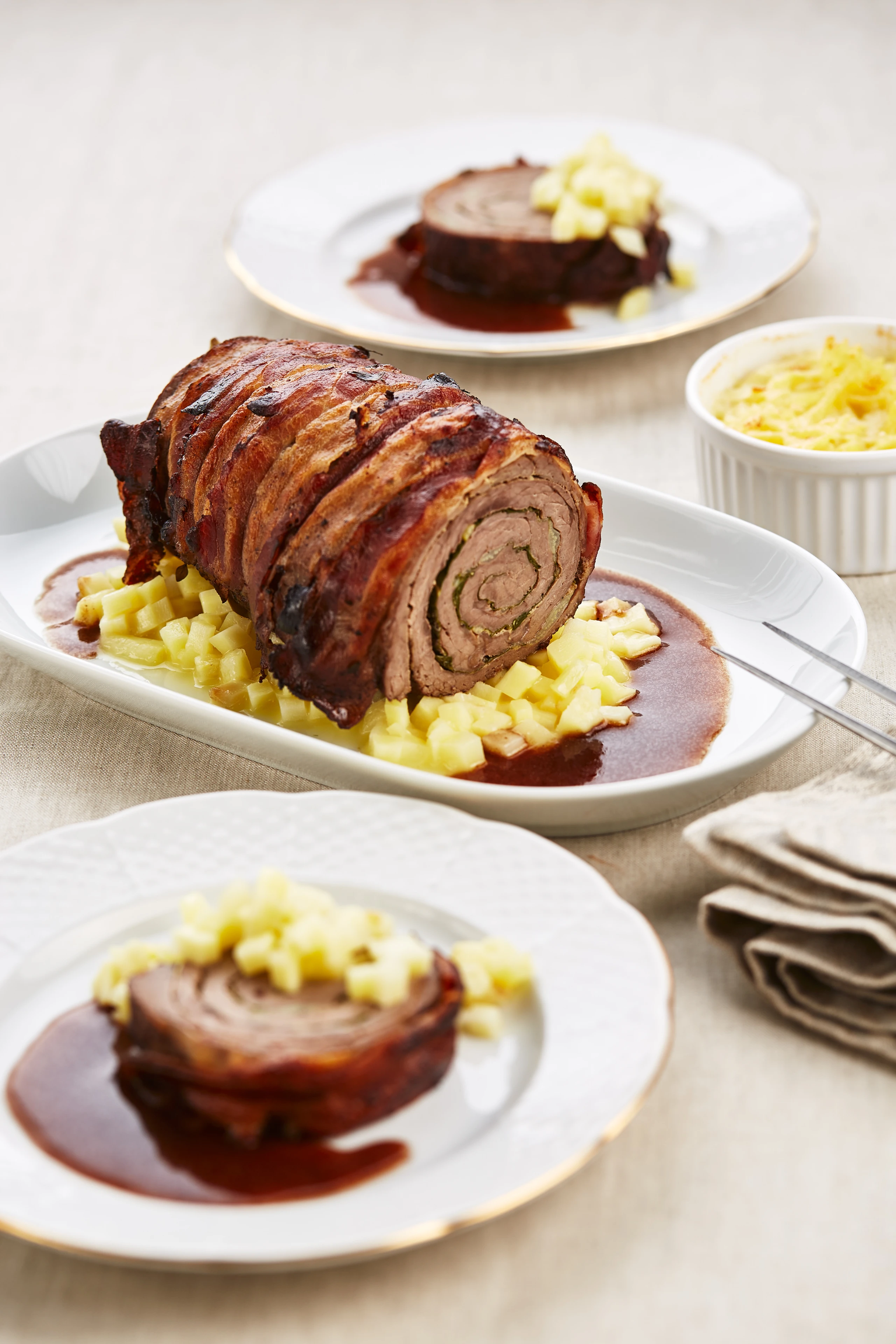 Rindsbraten mit Mangoldfülle und Speck