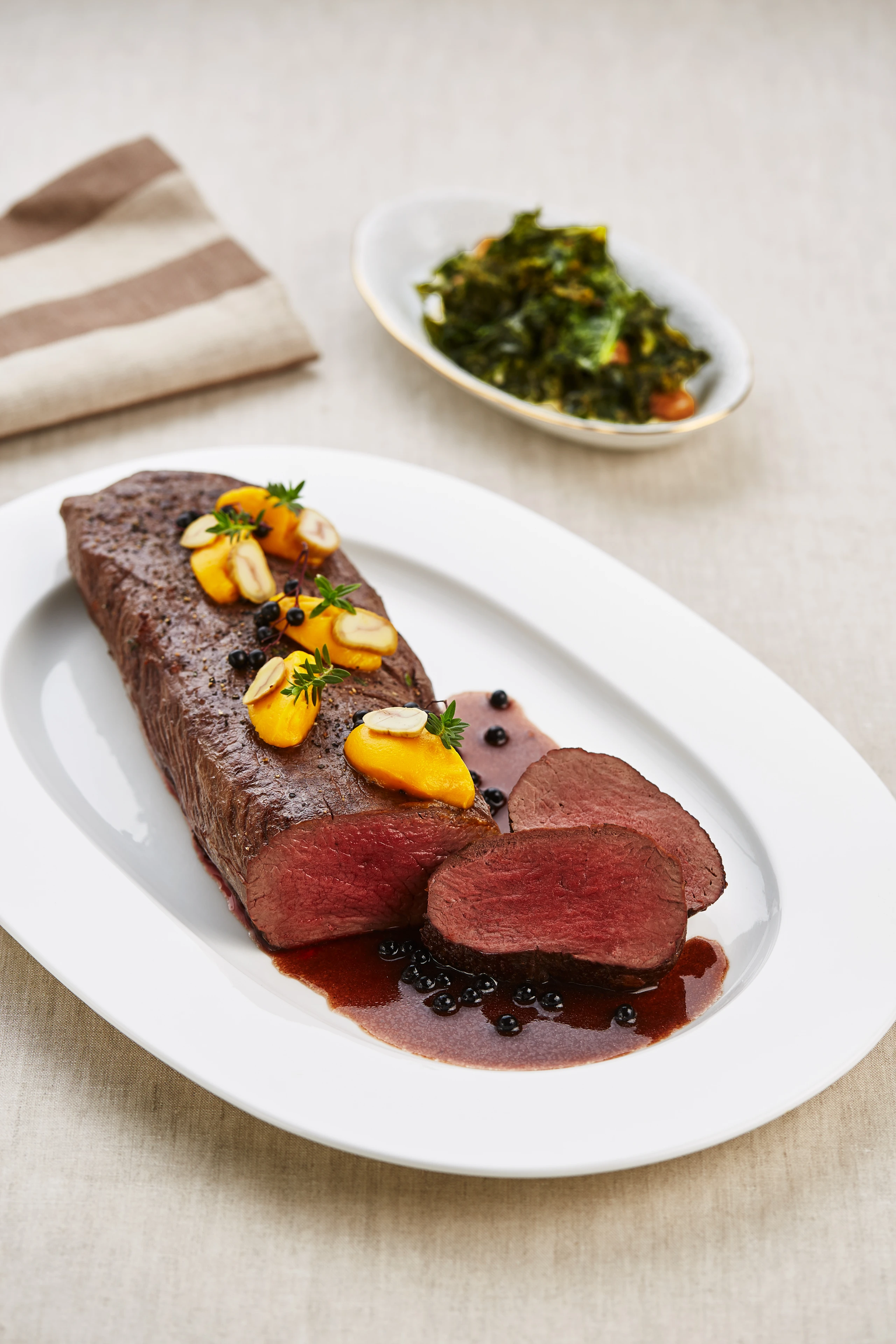 Hirschbraten mit Maroni-Kohlgemüse