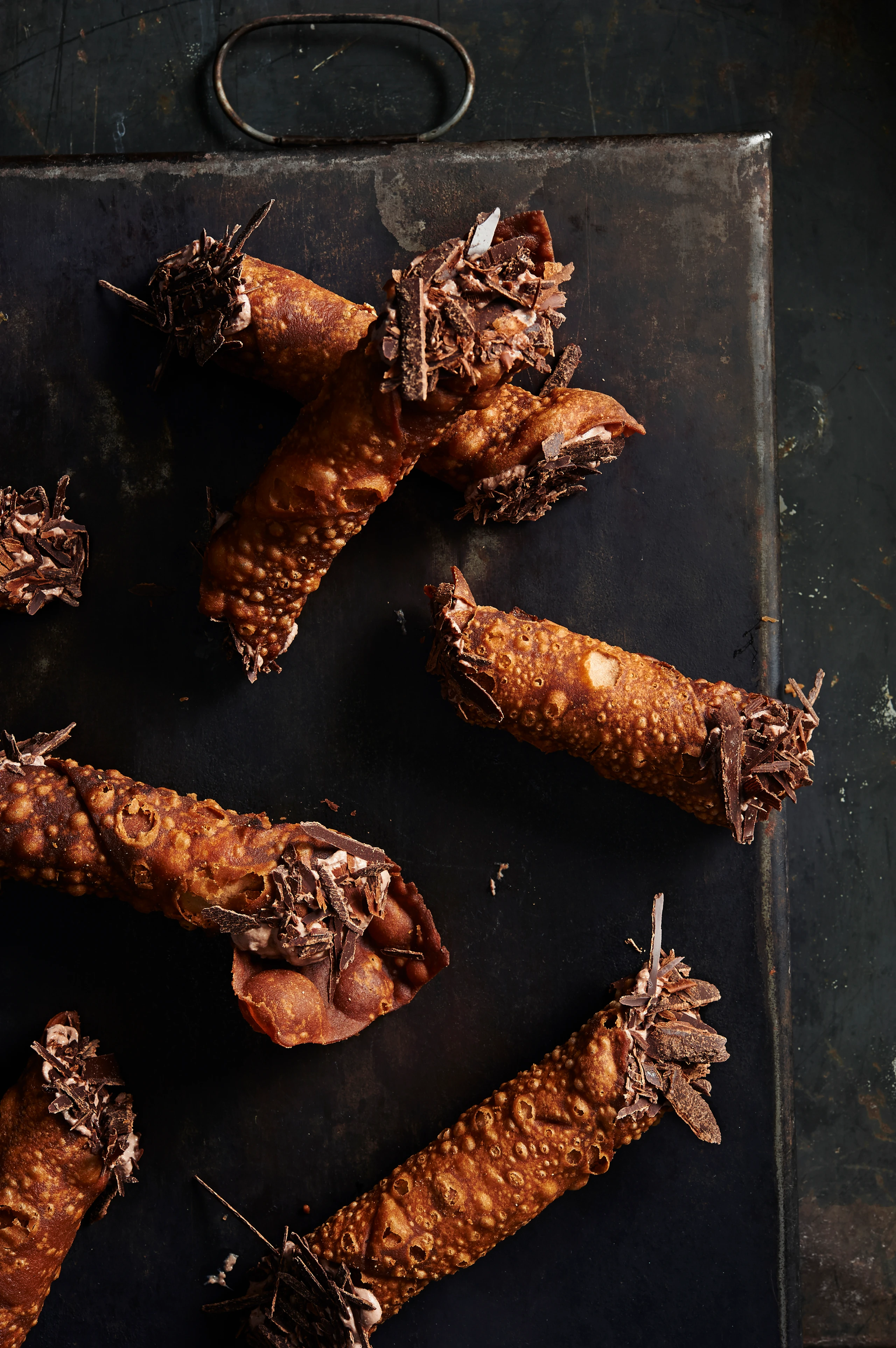 Cannoli mit Ricotta und dunkler Schokolade