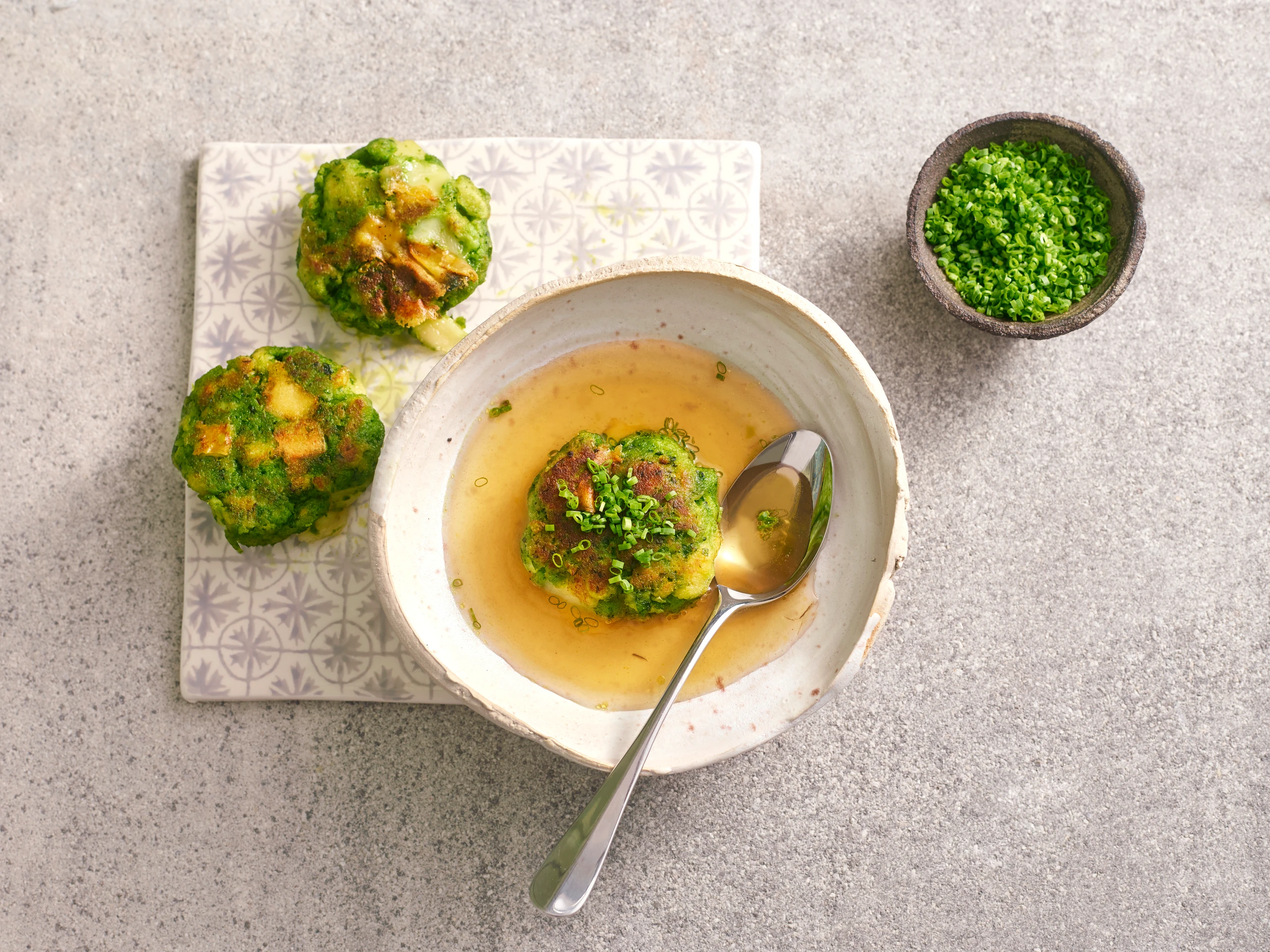 Rindsuppe mit Spinat-Kaspressknödel