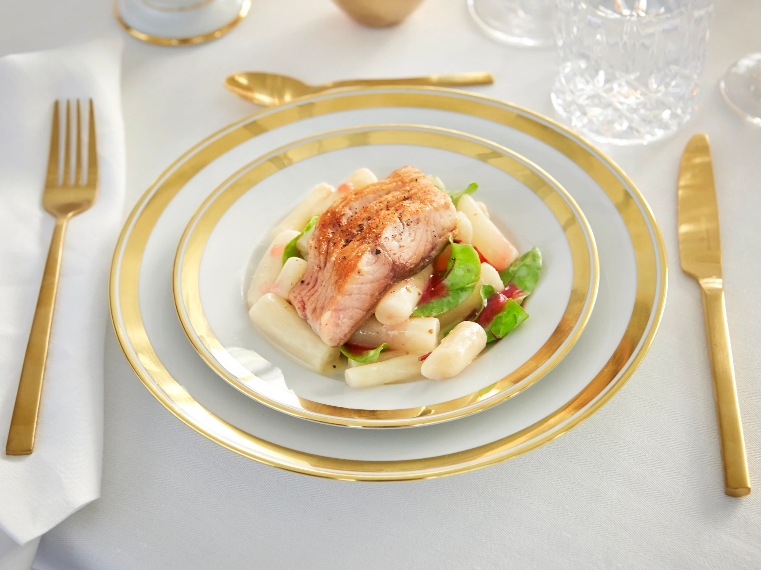 Karpfenfilet mit Schwarzwurzeln und Preiselbeersauce