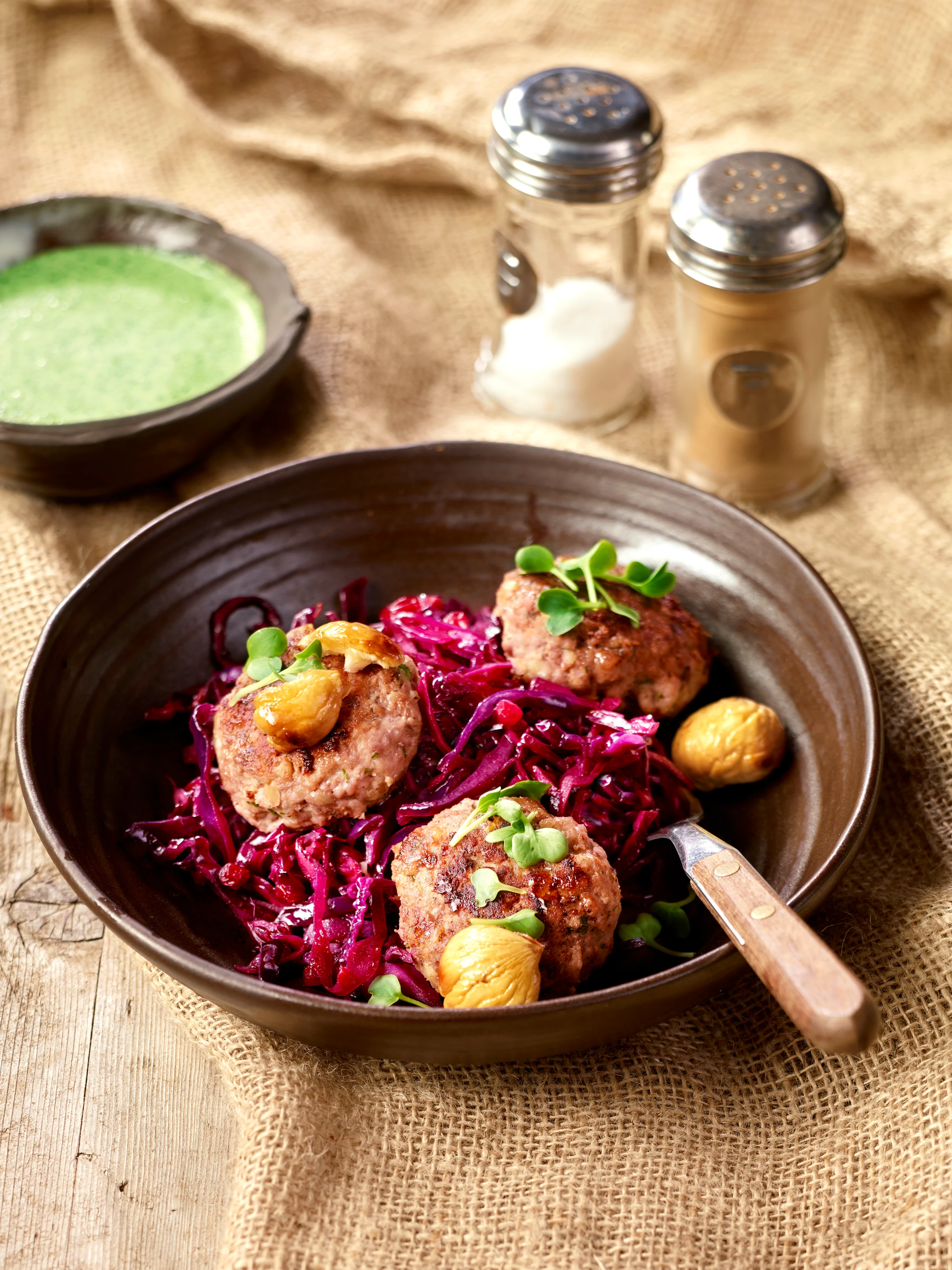 Mini-Maroni-Butterschnitzel mit Vogerlsalatsauce