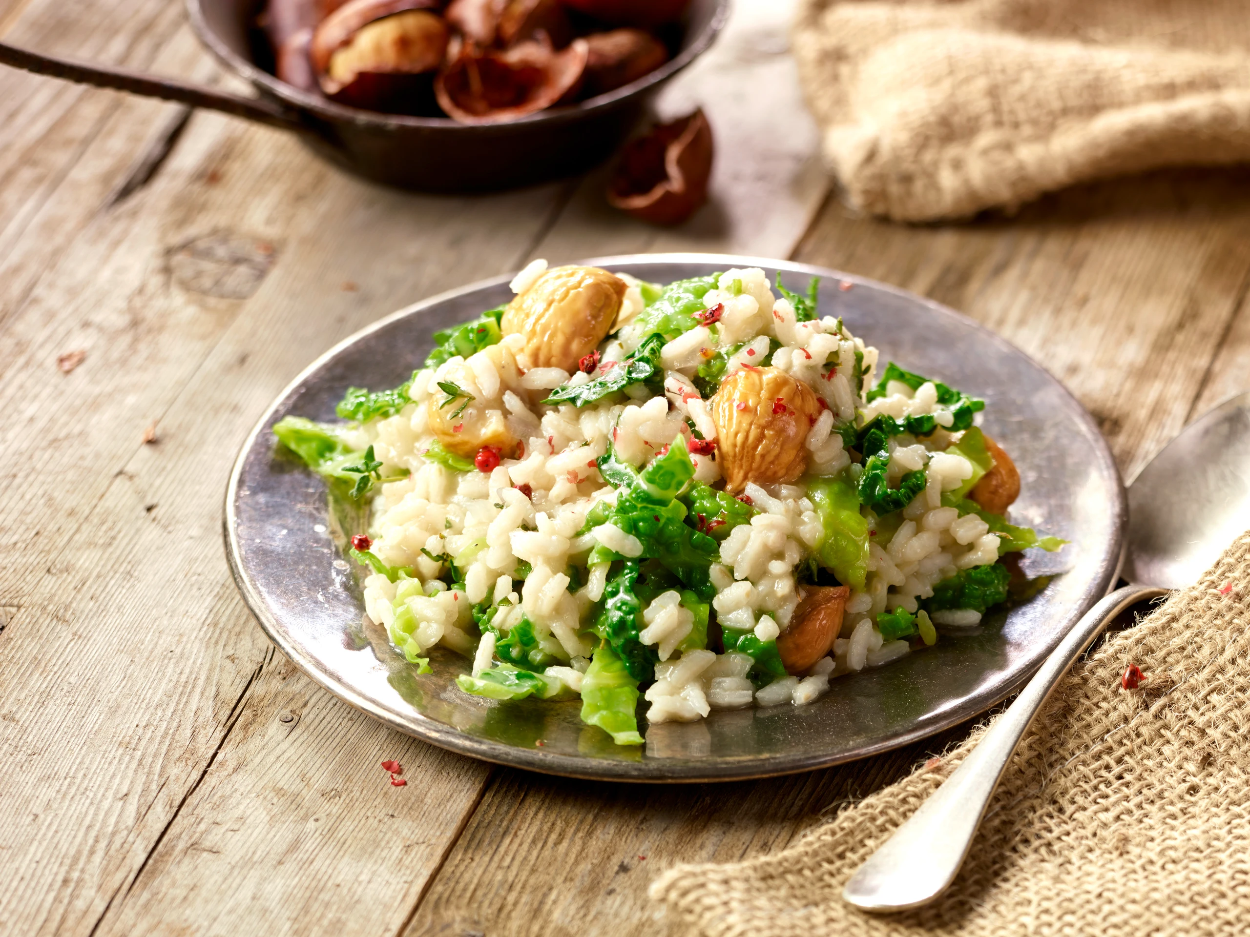 Maroni-Risotto mit Kohl und roten Beeren