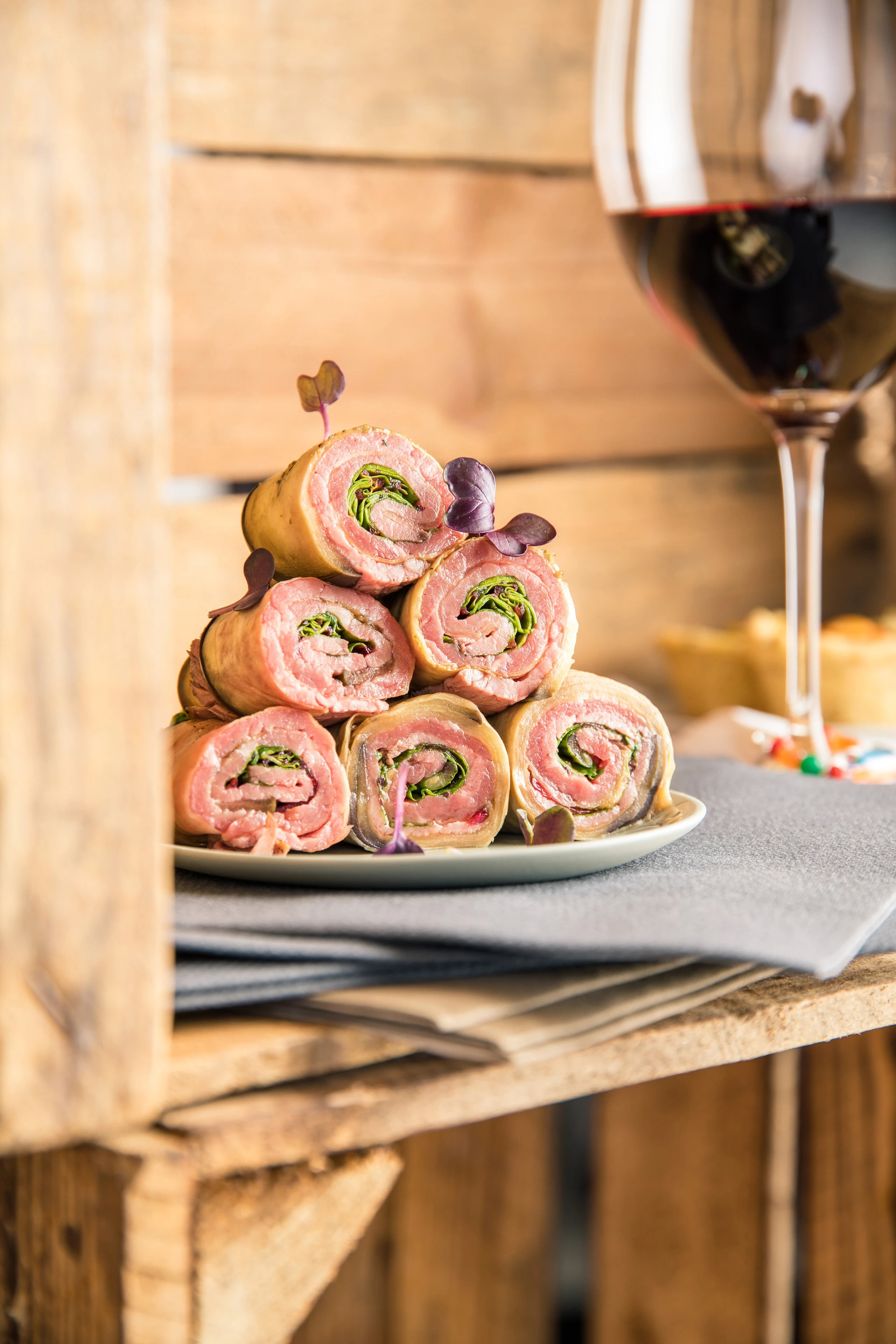 Melanzaniröllchen mit Beiried und Mangold