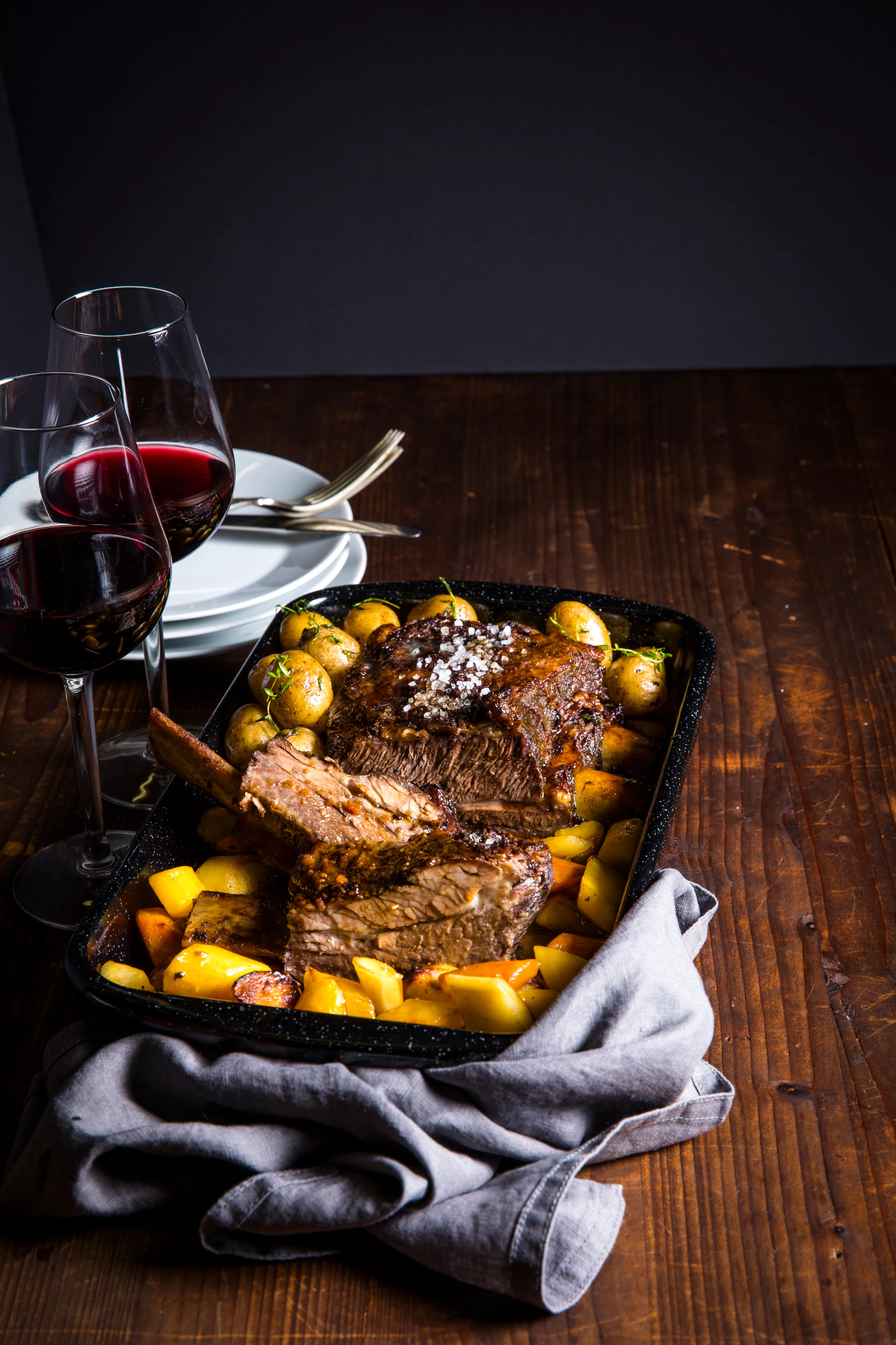 Geschmorte Bier-Ripperl mit Wurzelgemüse