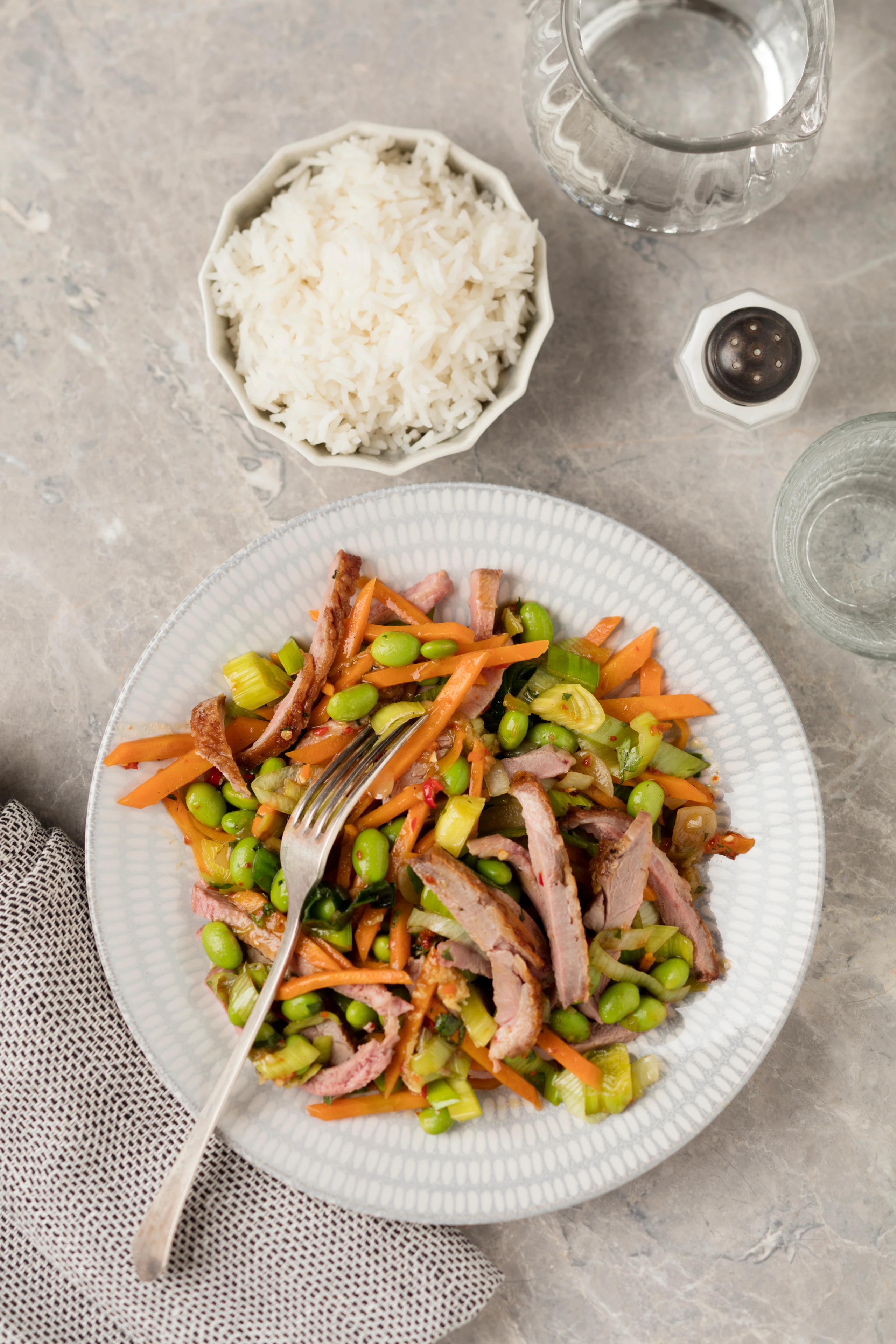 Ingwer-Ente mit Sojabohnen, Karotten und Basmatireis