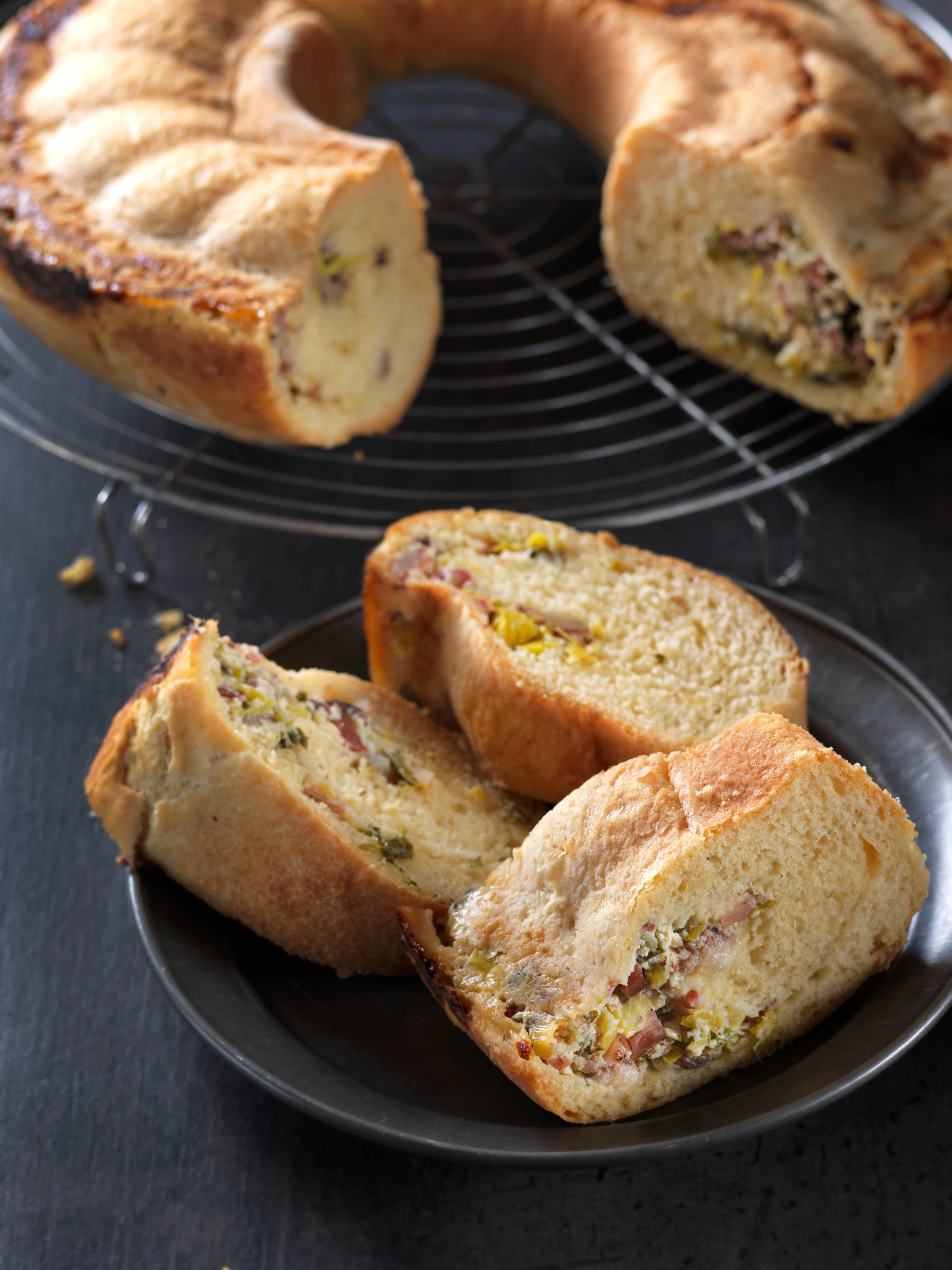 Speck-Lauch-Strudel mit Datteln