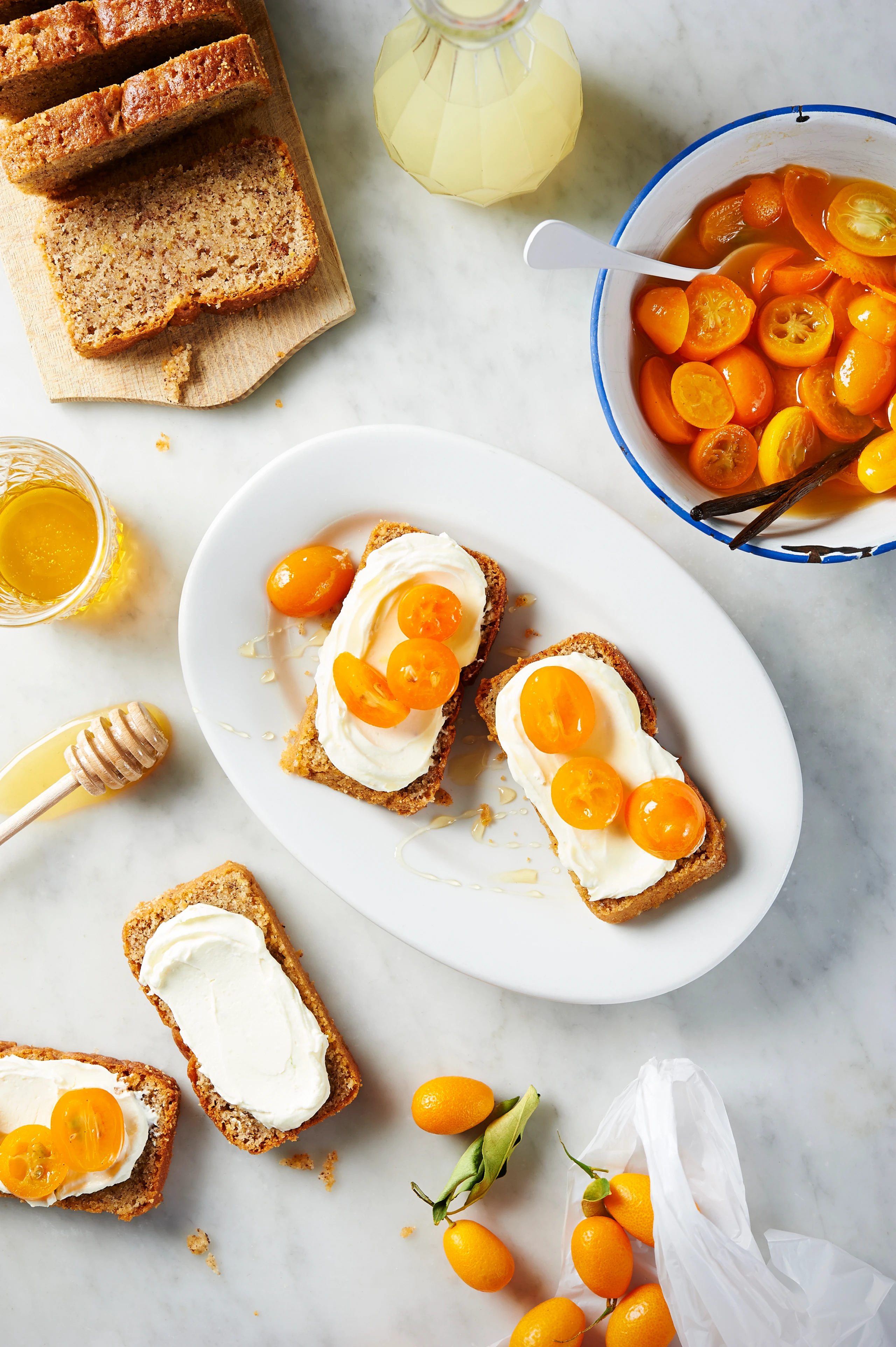 Limoncello-Kuchen mit Limettencreme und Kumquats