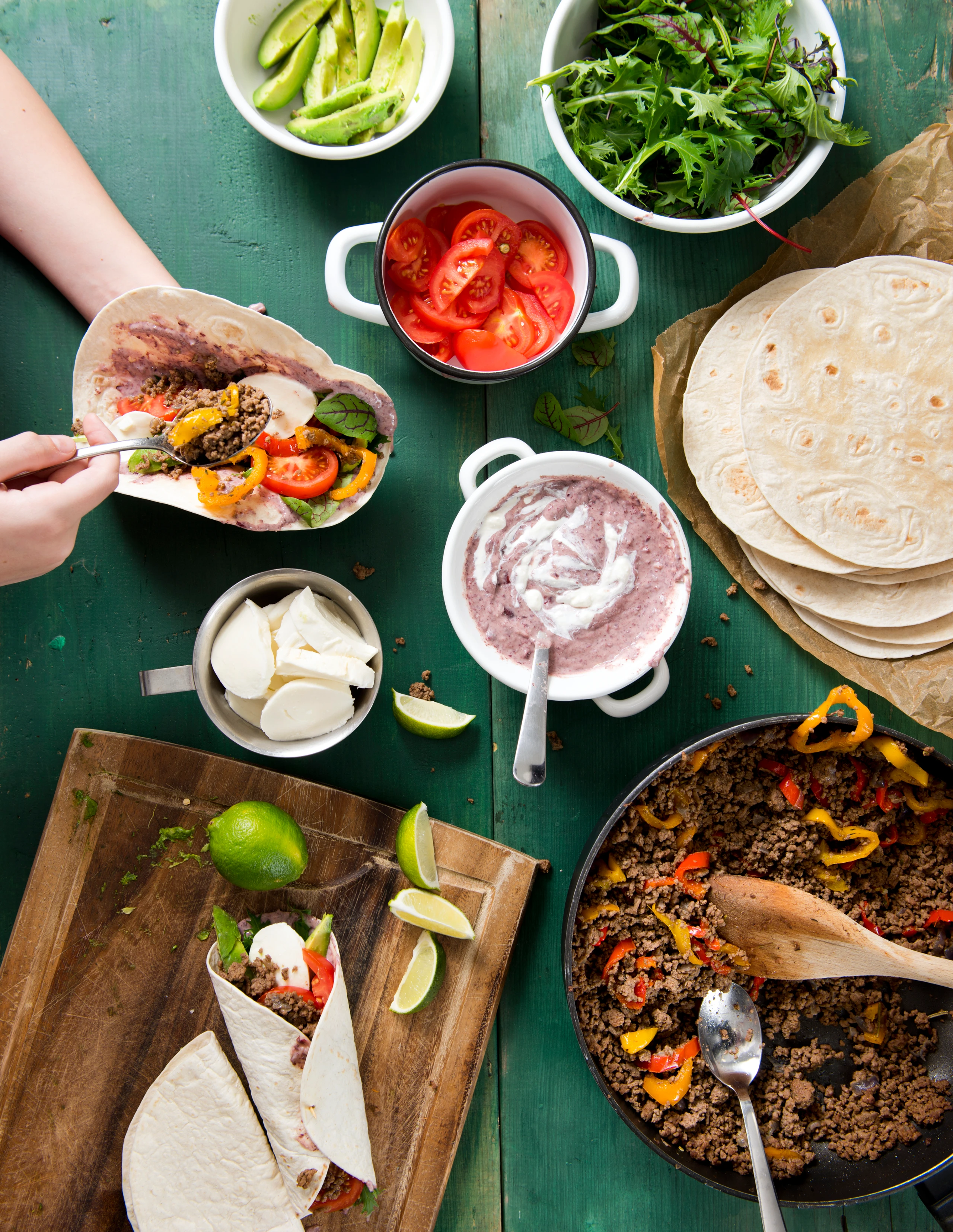 Fajitas mit Faschiertem und Bohnencreme