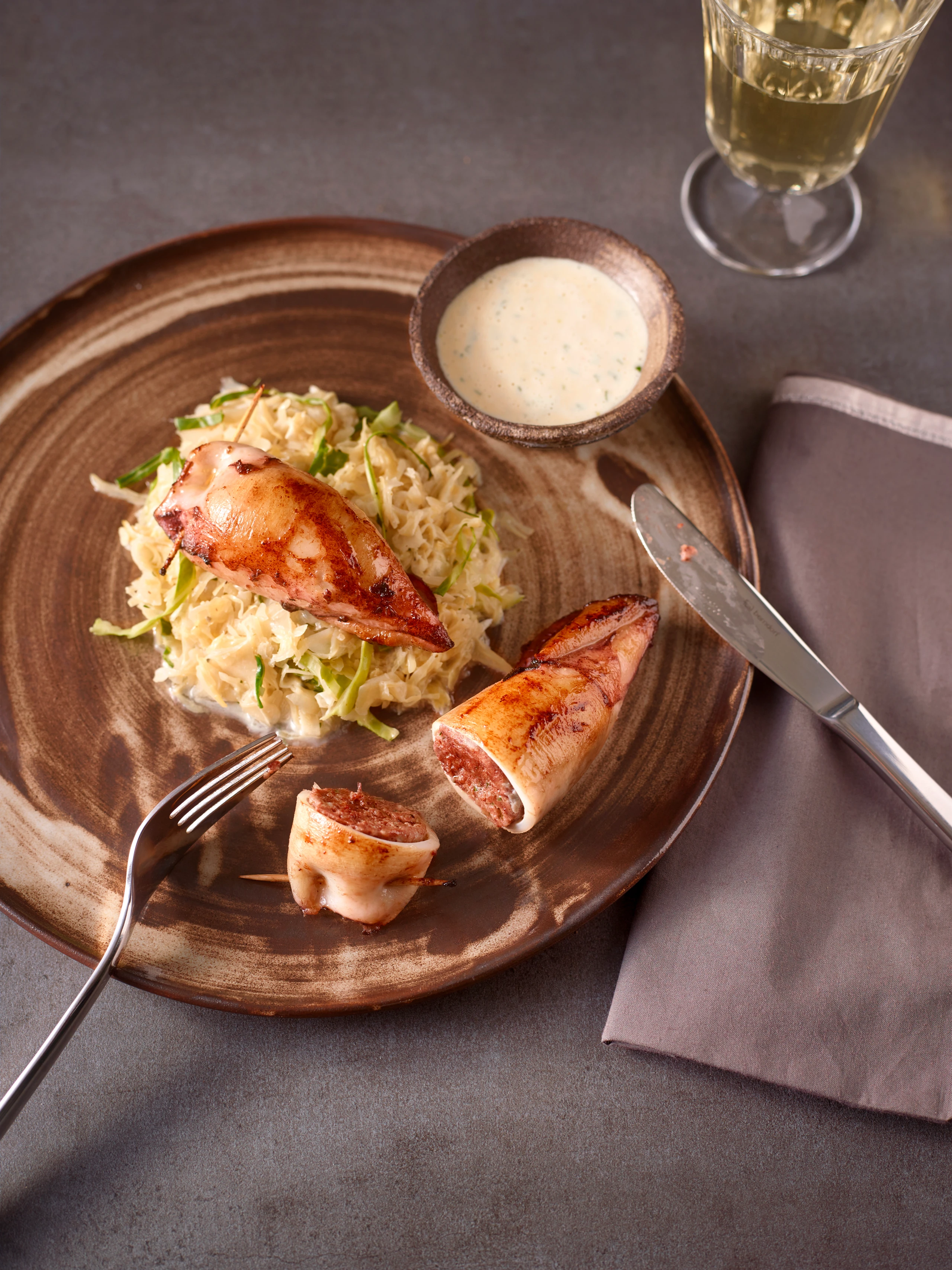 Calamari mit Blunzenfülle und Rieslingkraut