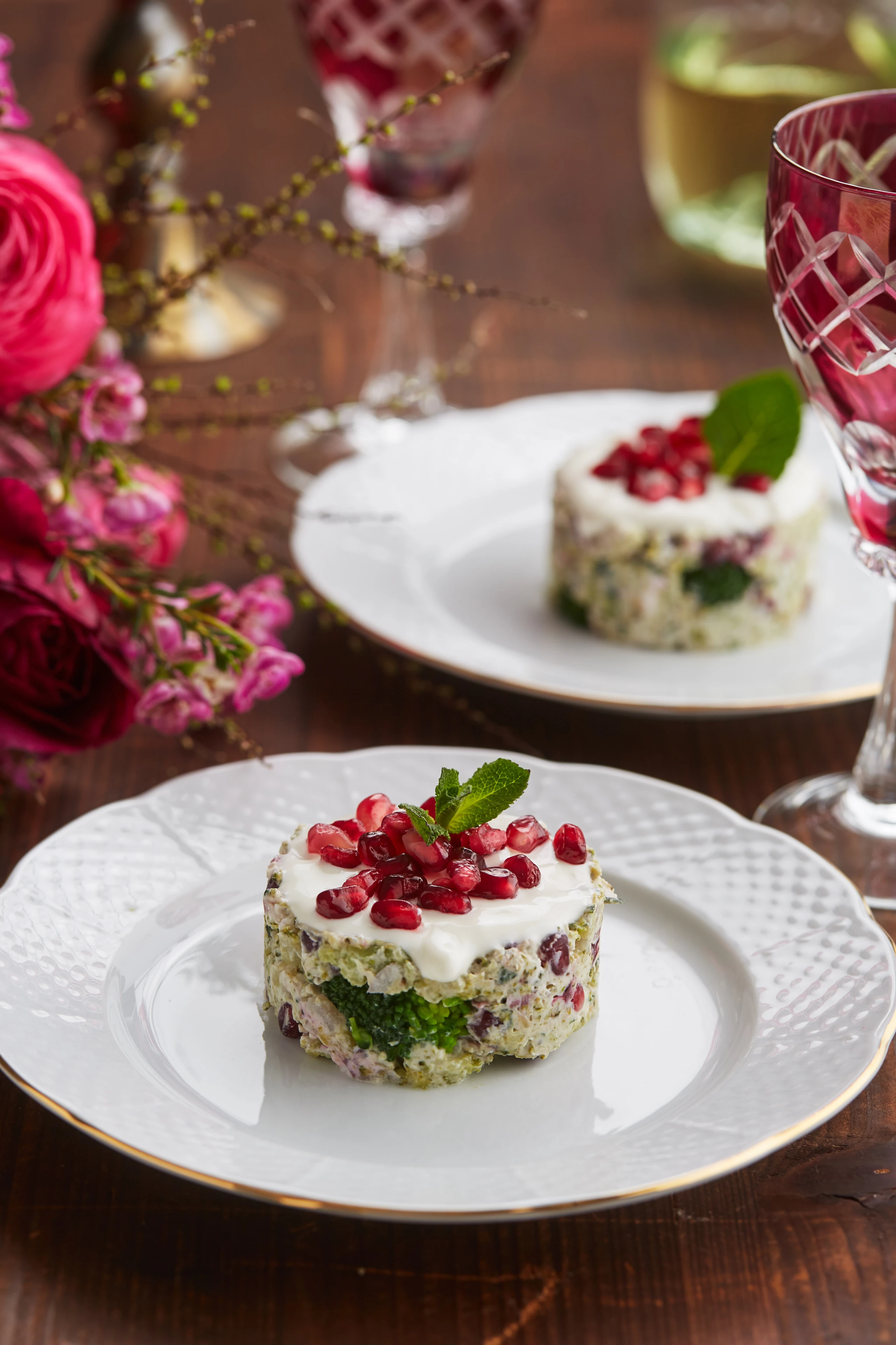 Brokkolitatar mit Ziegenkäse und Granatapfel