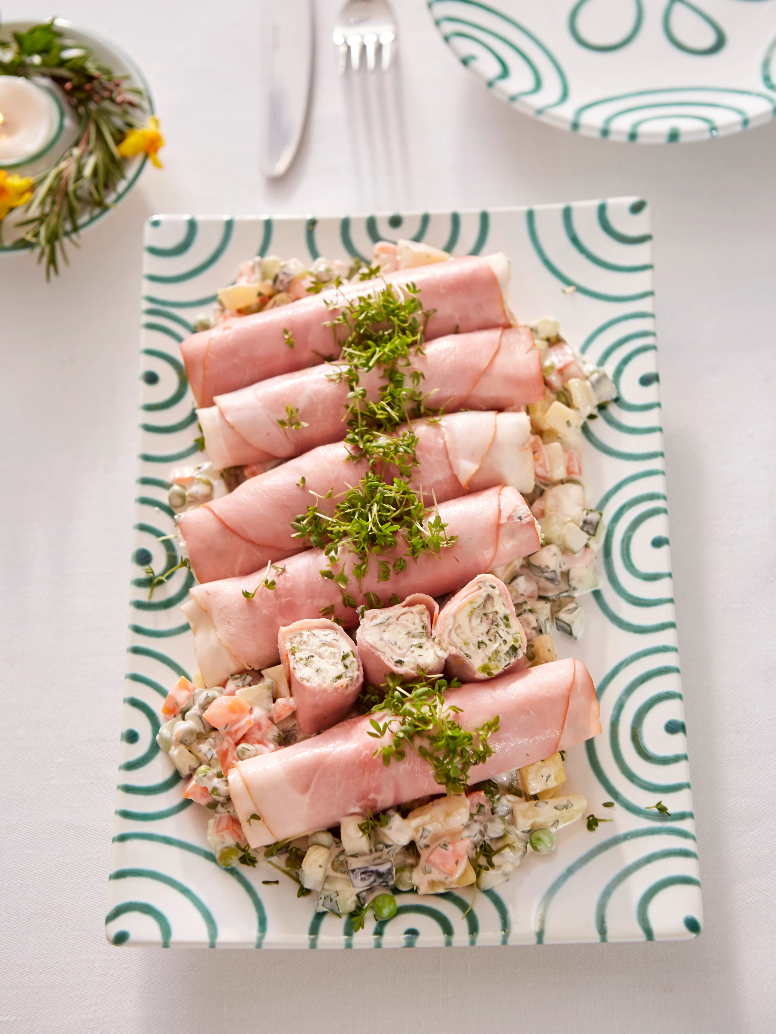 Schinkenrollen mit Kräutertopfen-Fülle