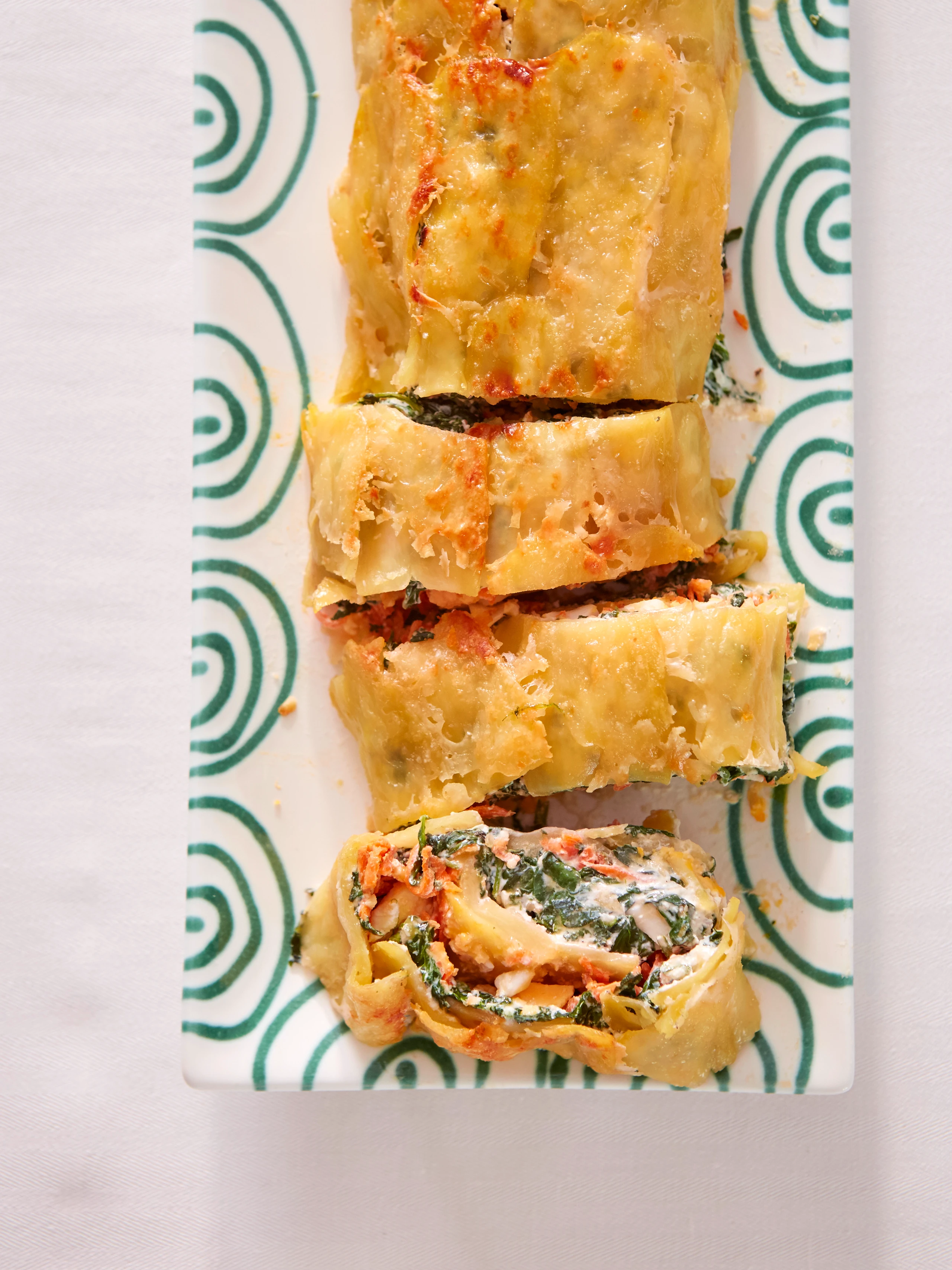 Erdäpfel-Spinatstrudel mit Karotten