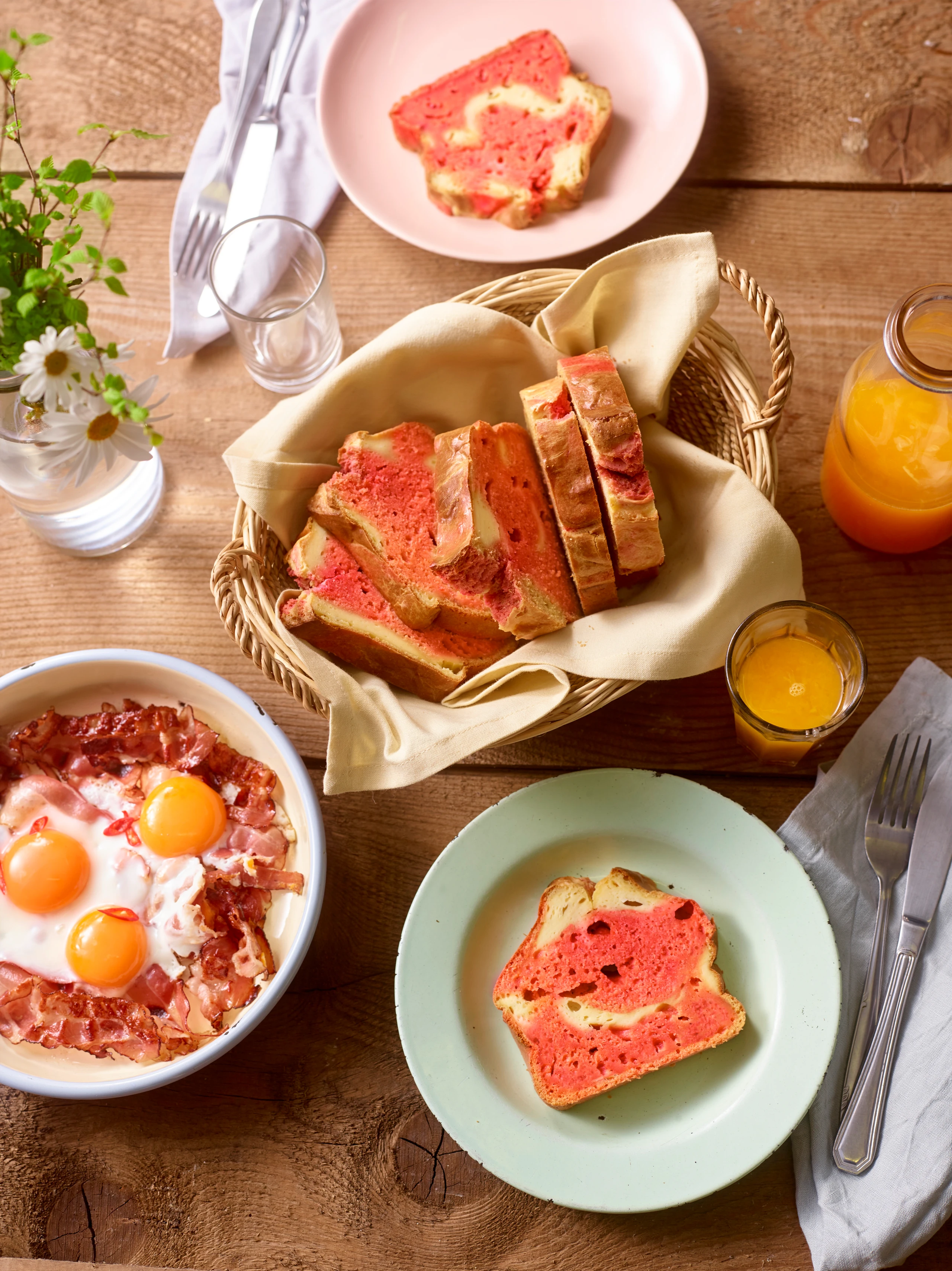 Rote-Rüben-Brot mit Frischkäse-Swirl