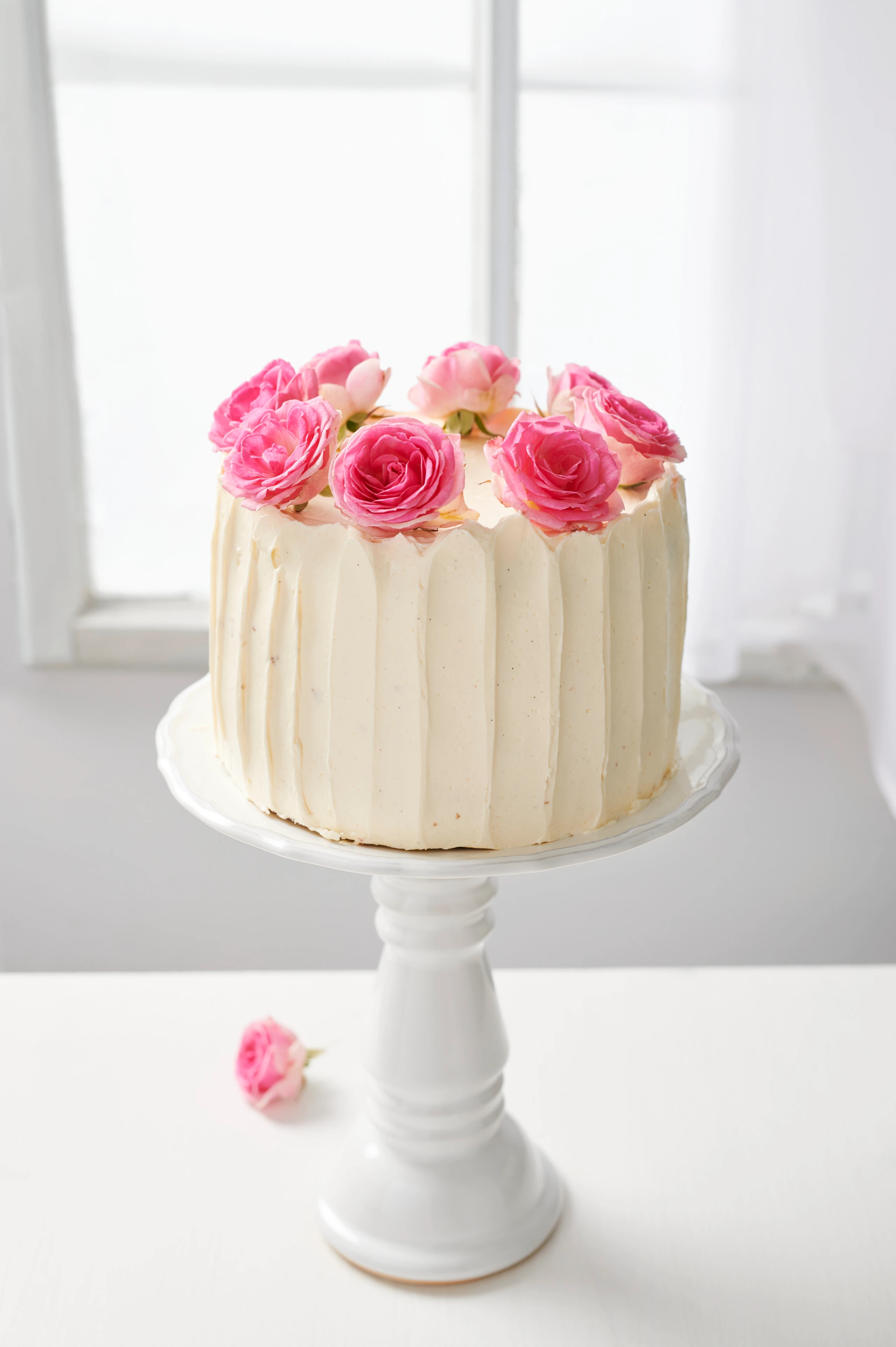 Vanilletorte mit Himbeerfüllung