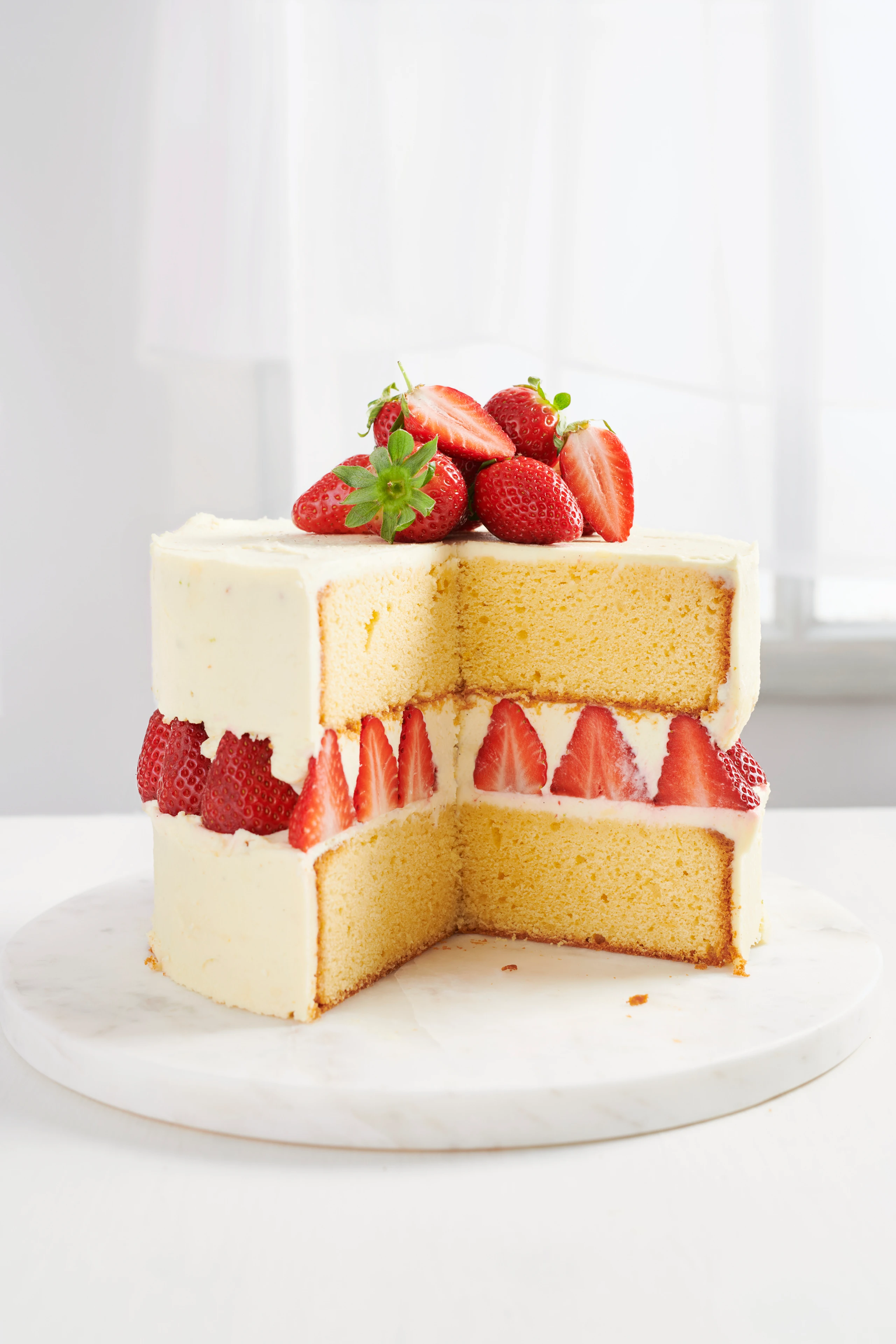 Cremig gefüllte Erdbeertorte