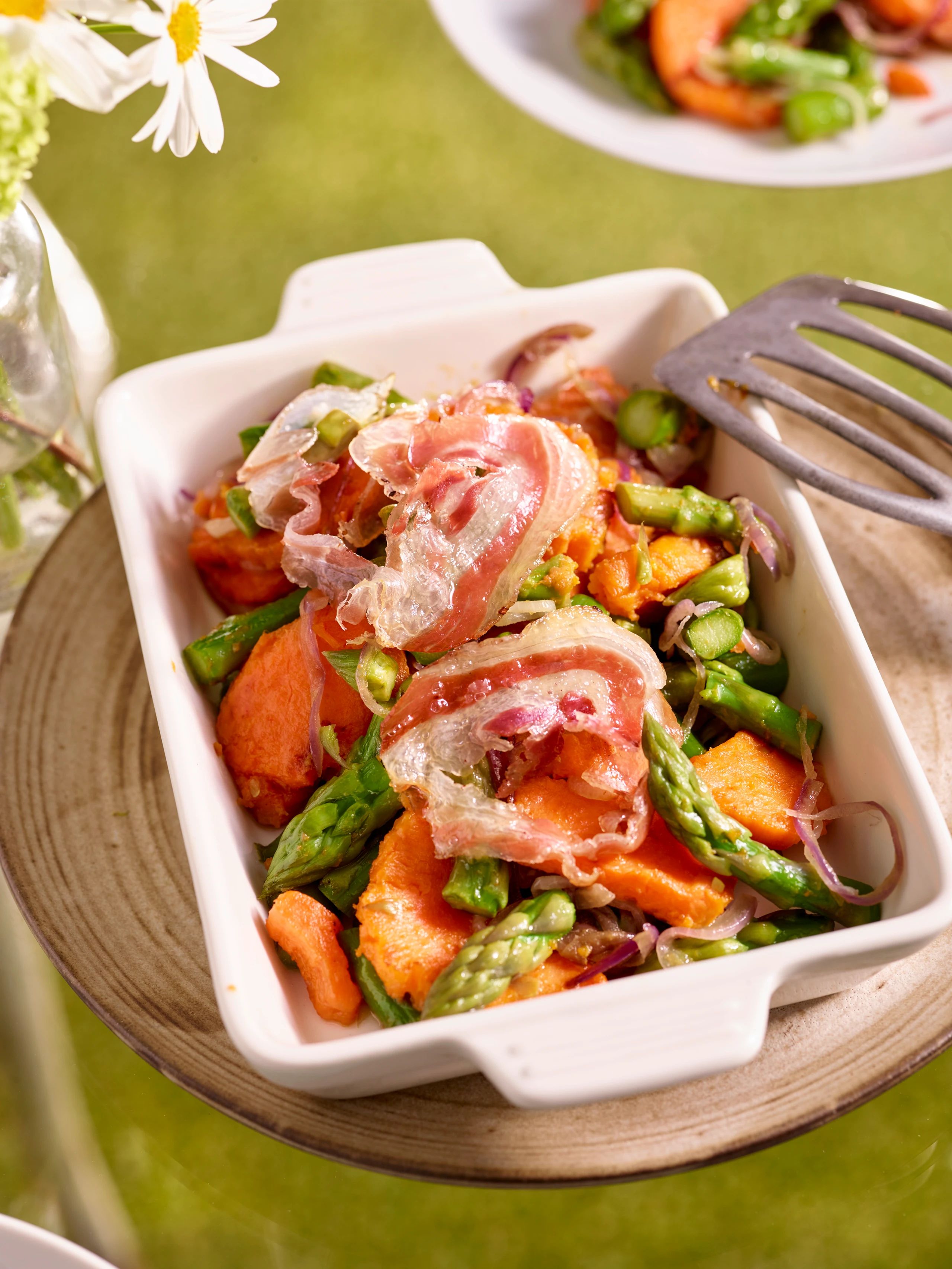 Spargel-Süßkartoffel-Gröstl mit Pancetta