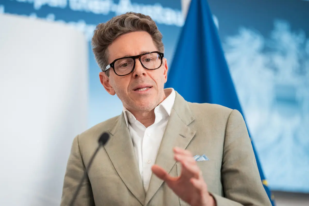 Mahrer vor einer Sitzung im Wirtschaftsministerium