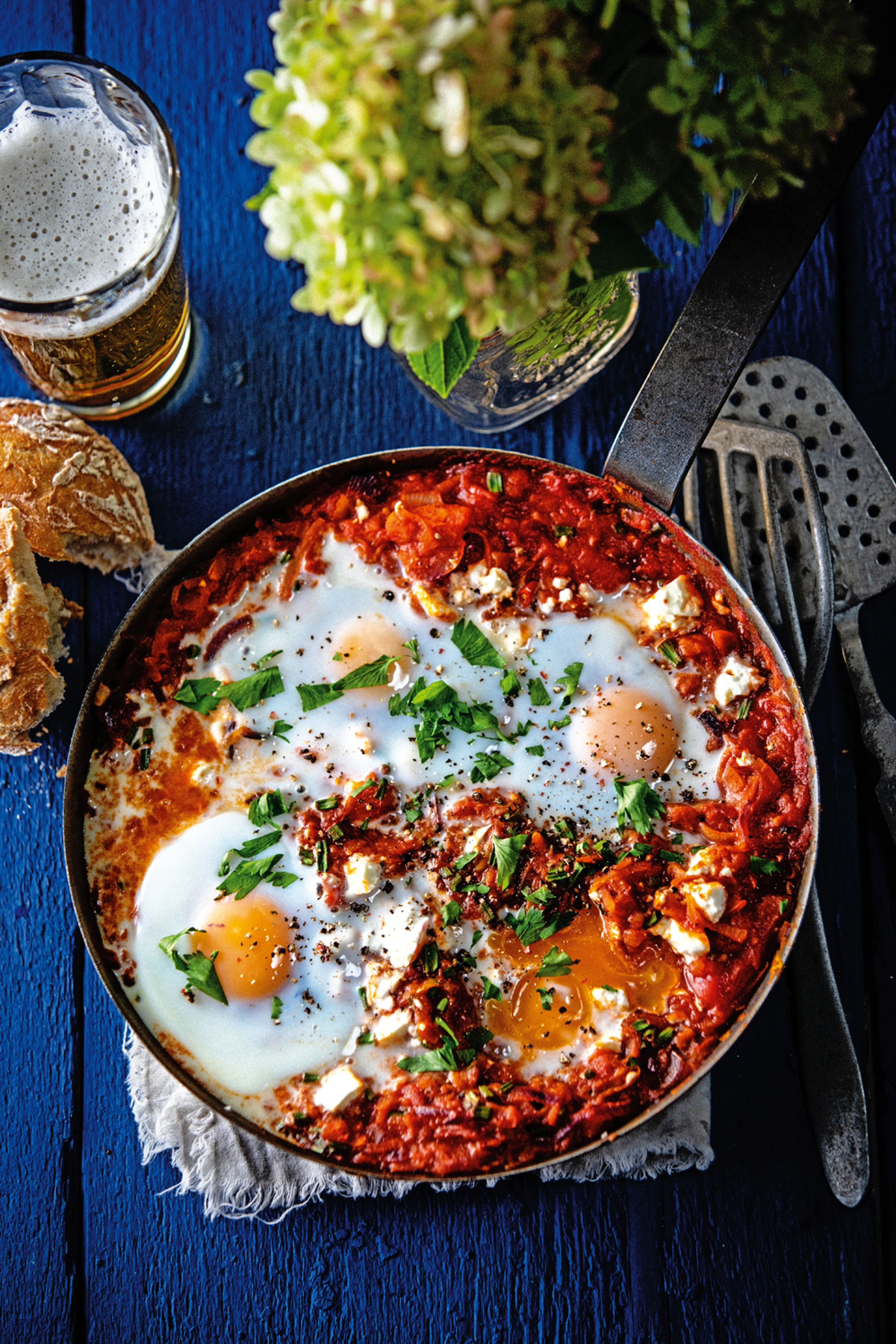 Butternuss-Shakshuka mit Paradeisern und Petersilie