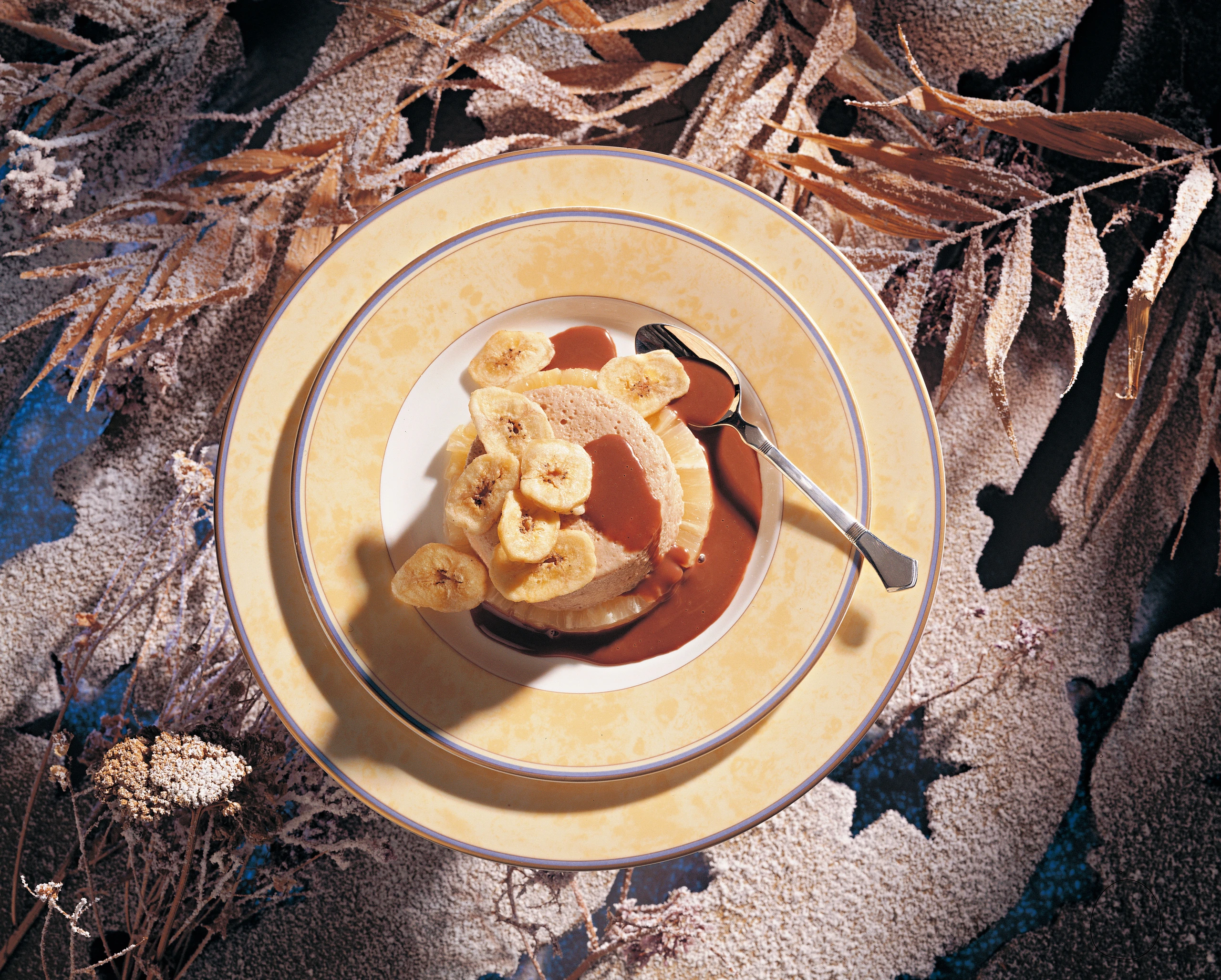 Bananen-Törtchen auf Ananas