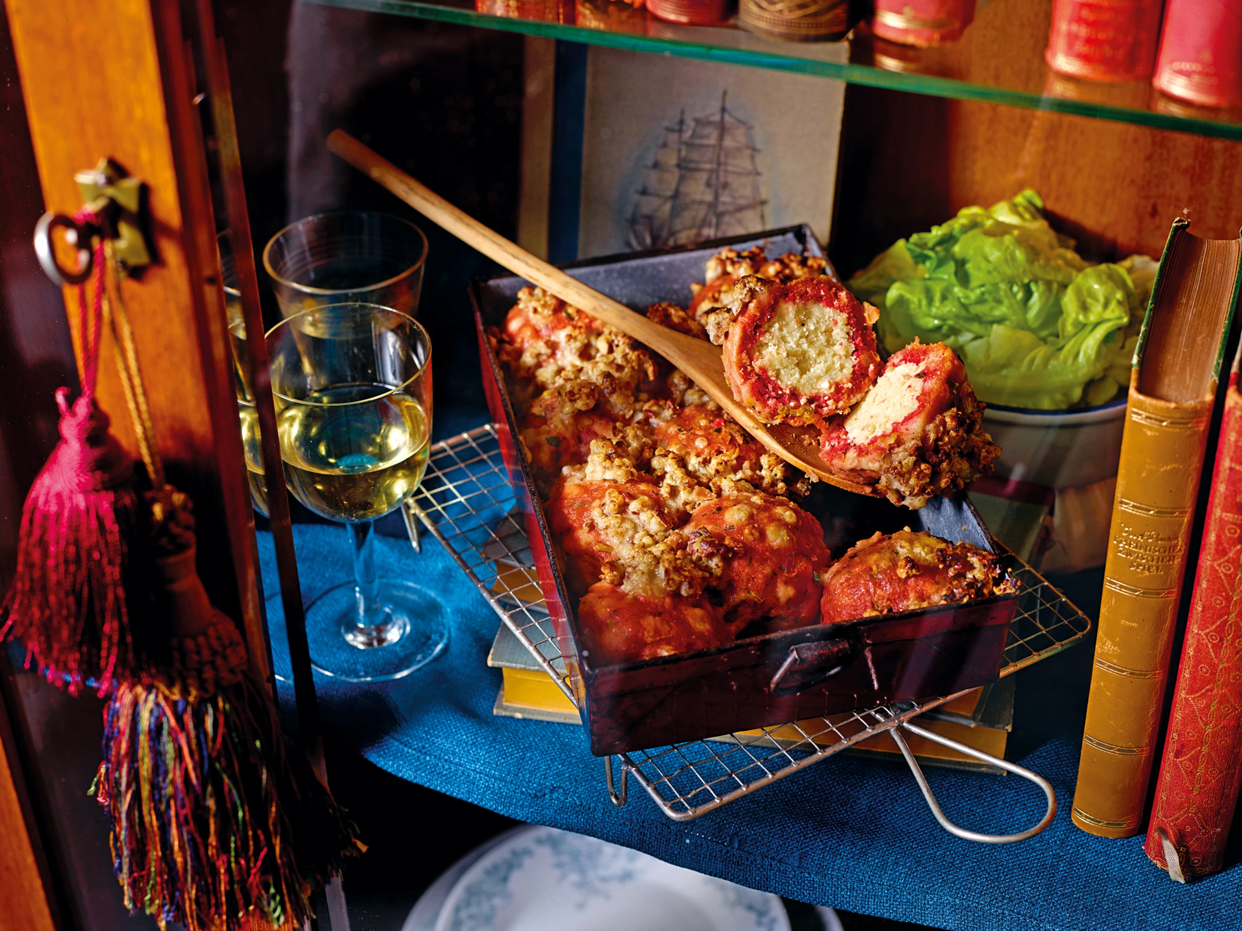 Rote-Rüben-Knödel mit Fetafülle und Pekannusskruste