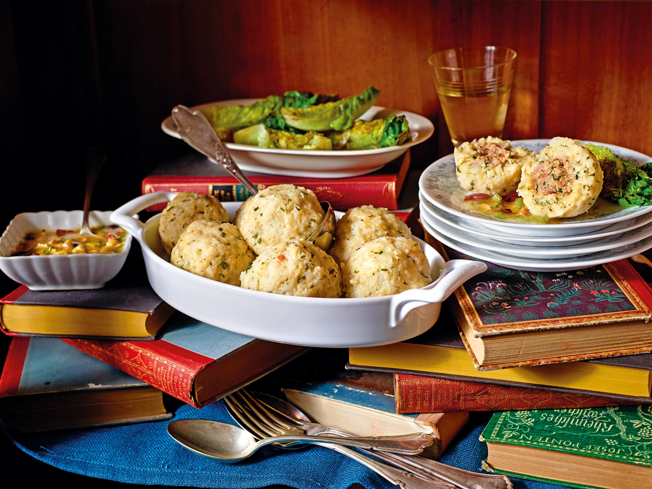 Reisknödel mit Thunfisch-Zucchinifülle auf Olivenfond